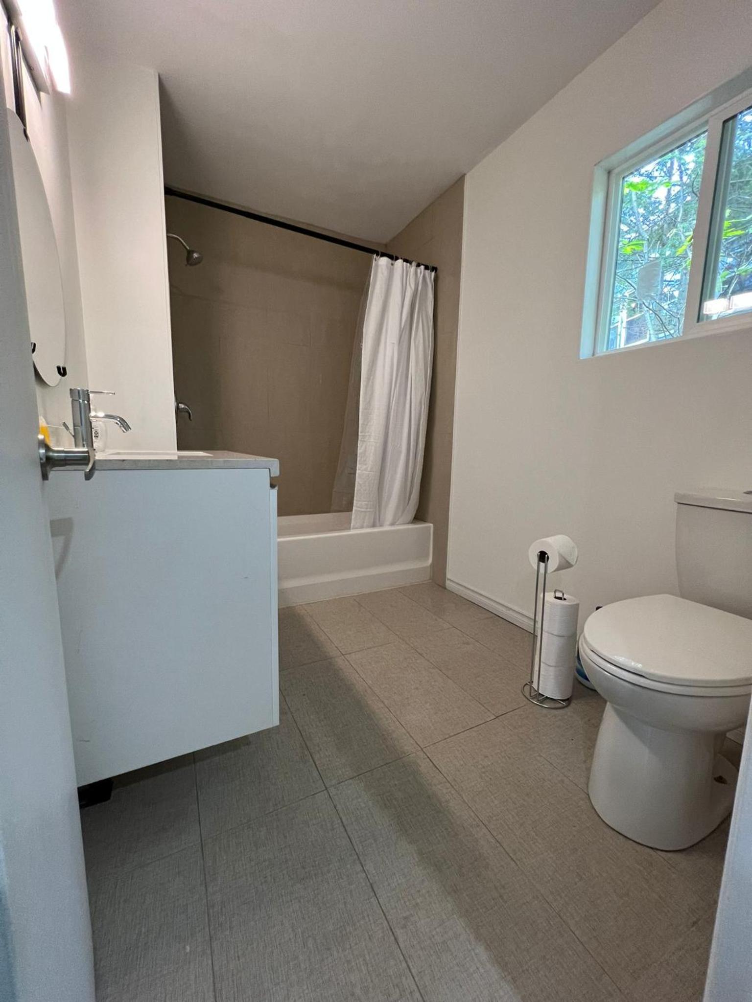 One-Bedroom House - Photo 12