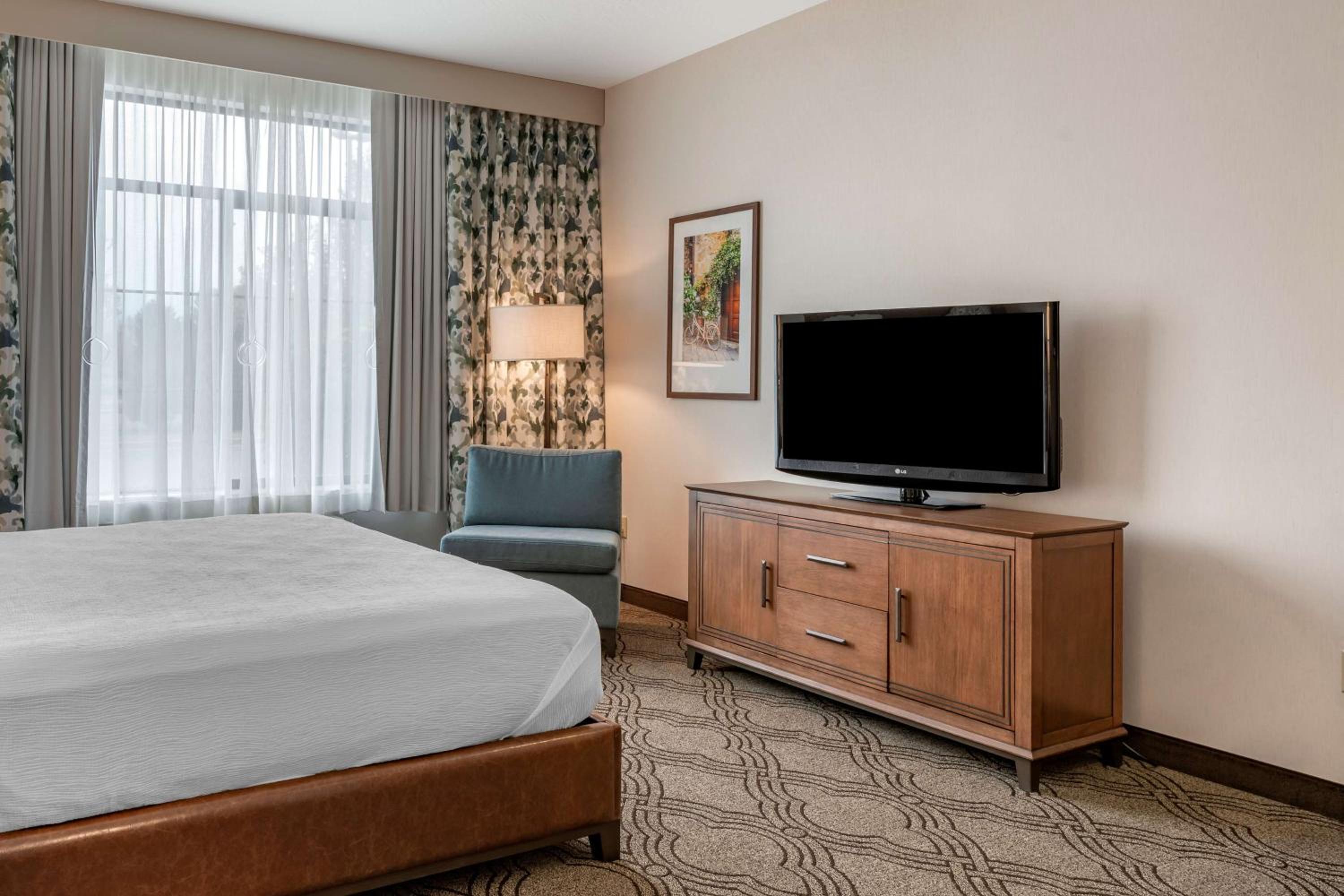 Standard King Room - Photo 6