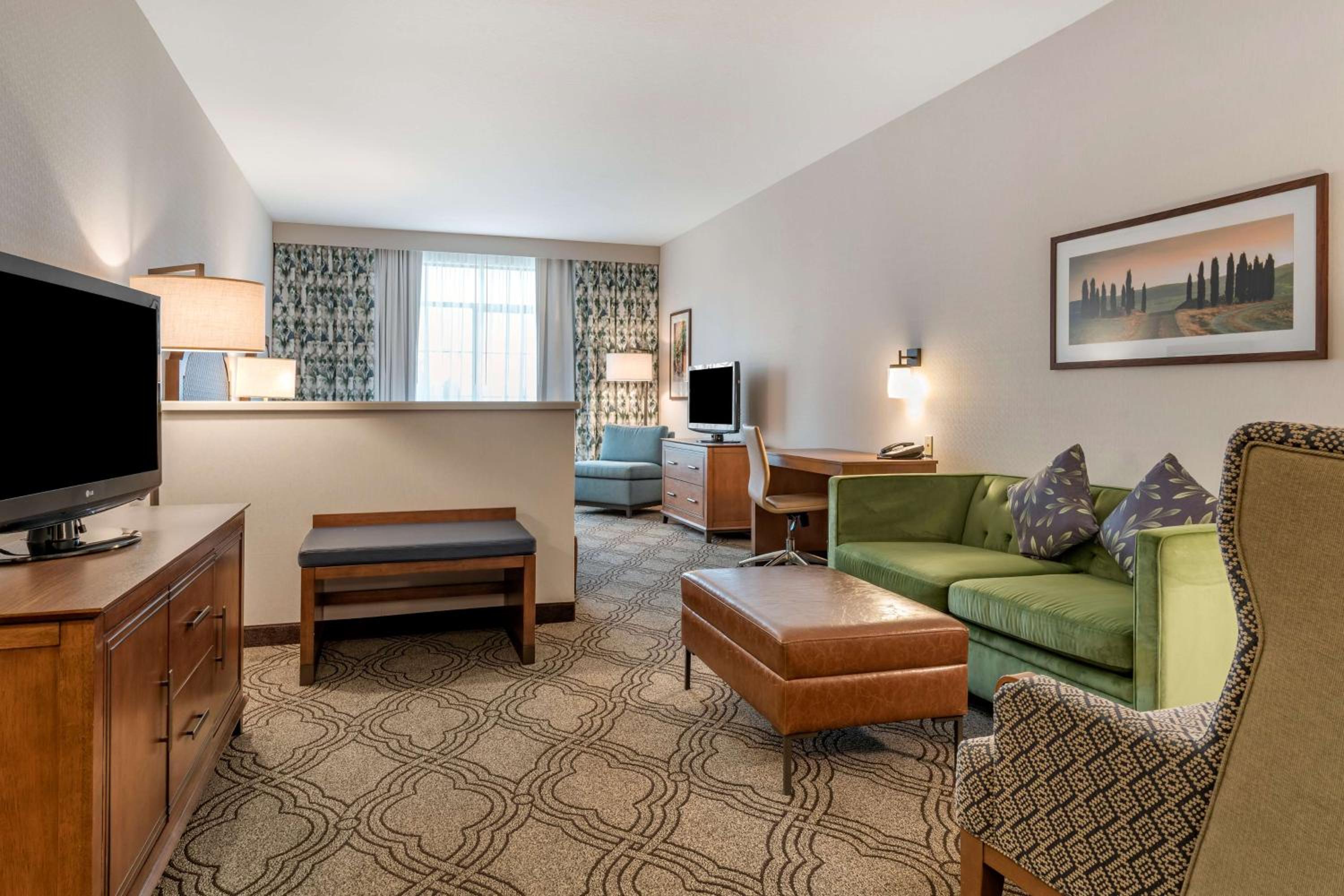 Deluxe Queen Suite with Two Queen Beds - Photo 1
