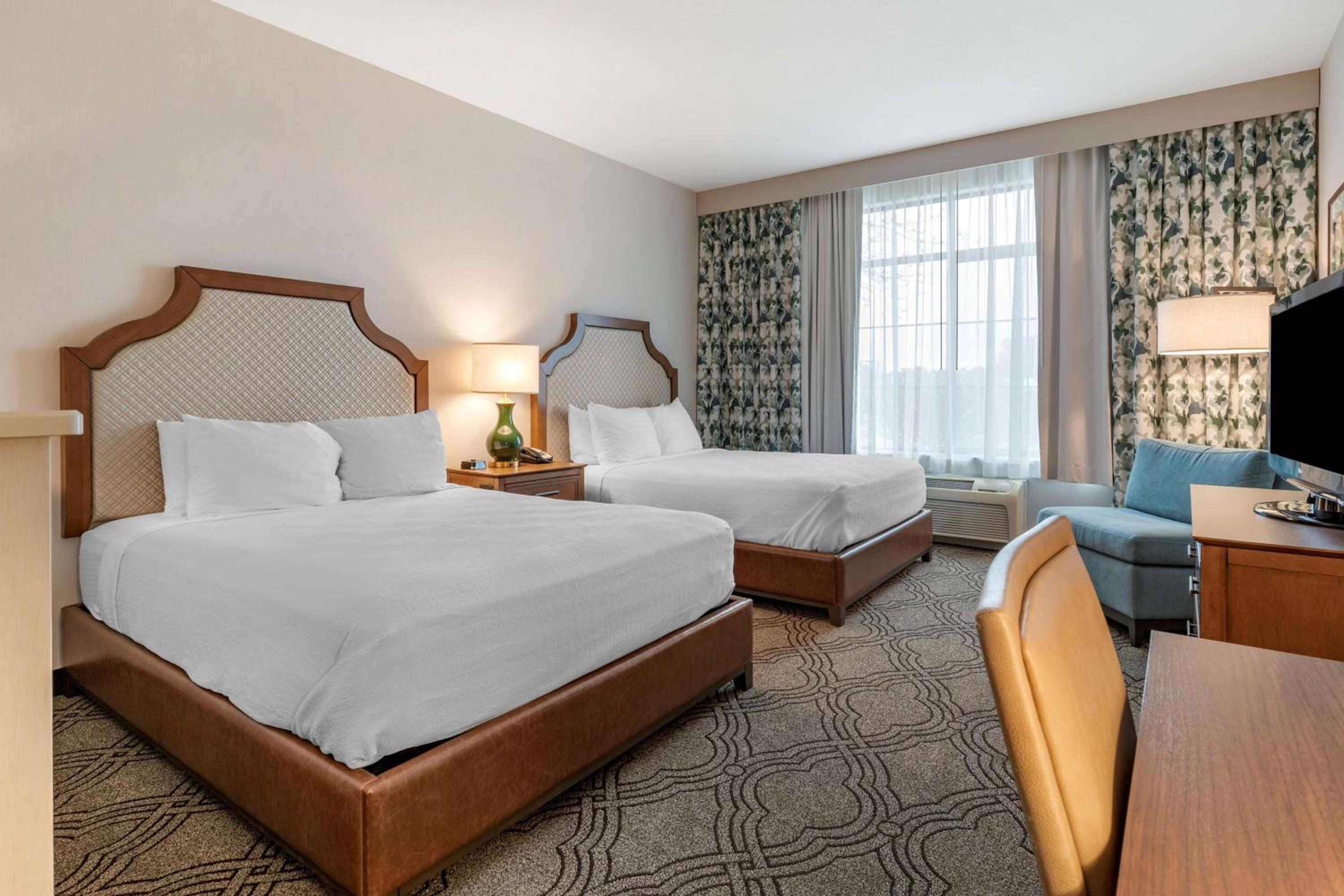 Deluxe Queen Suite with Two Queen Beds - Photo 8