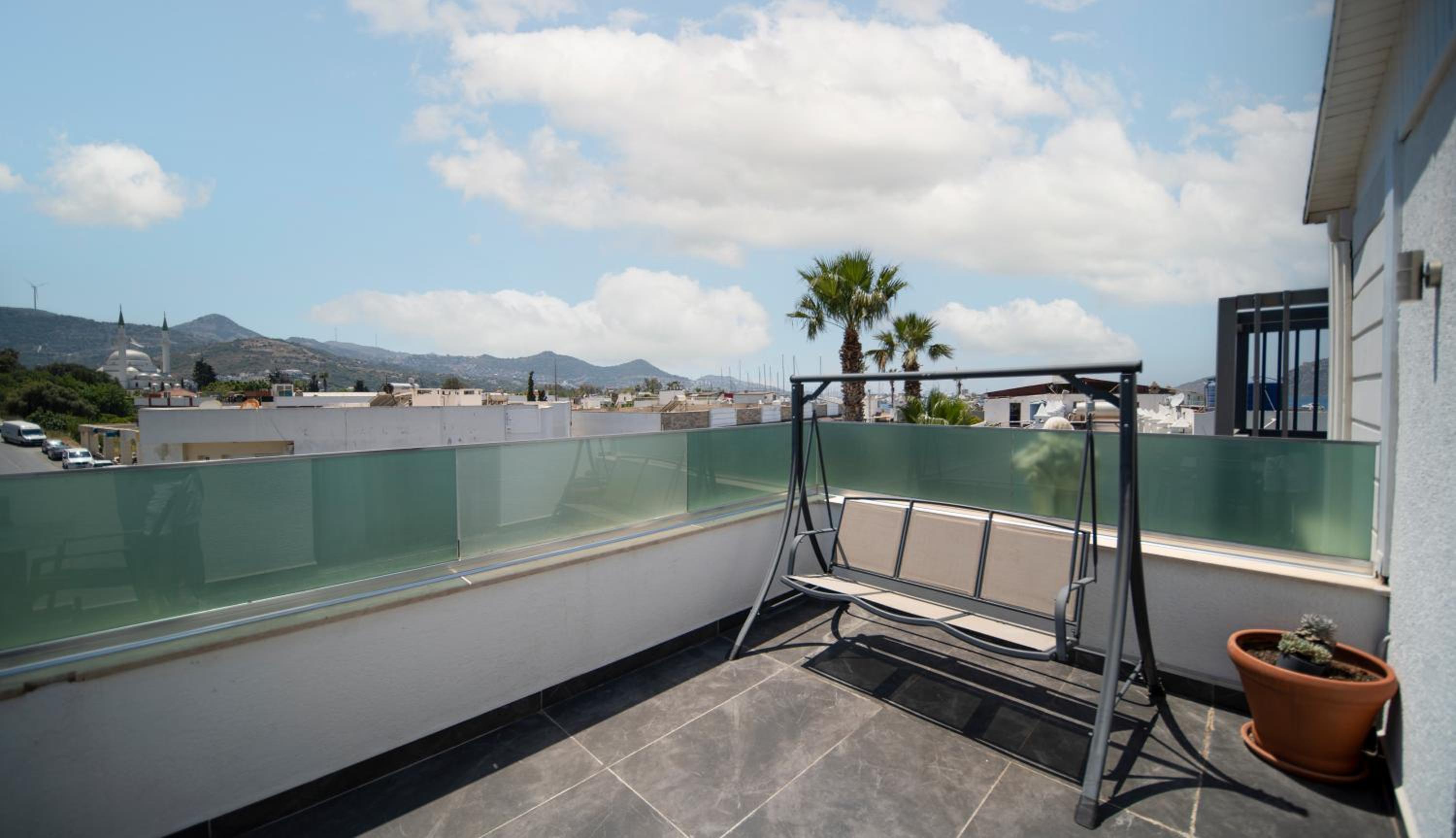 King Suite with Balcony - Photo 13