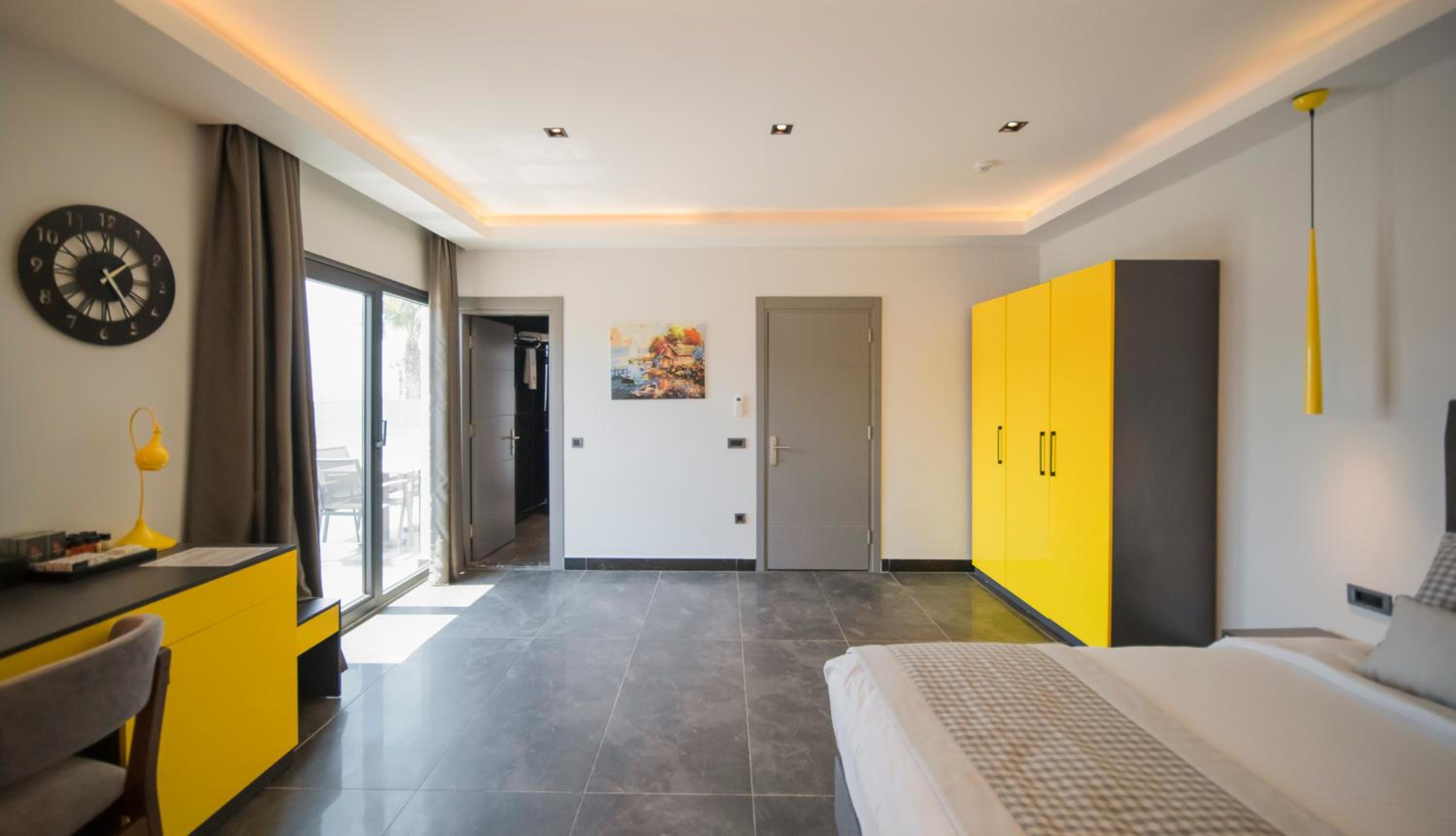 King Suite with Balcony - Photo 15