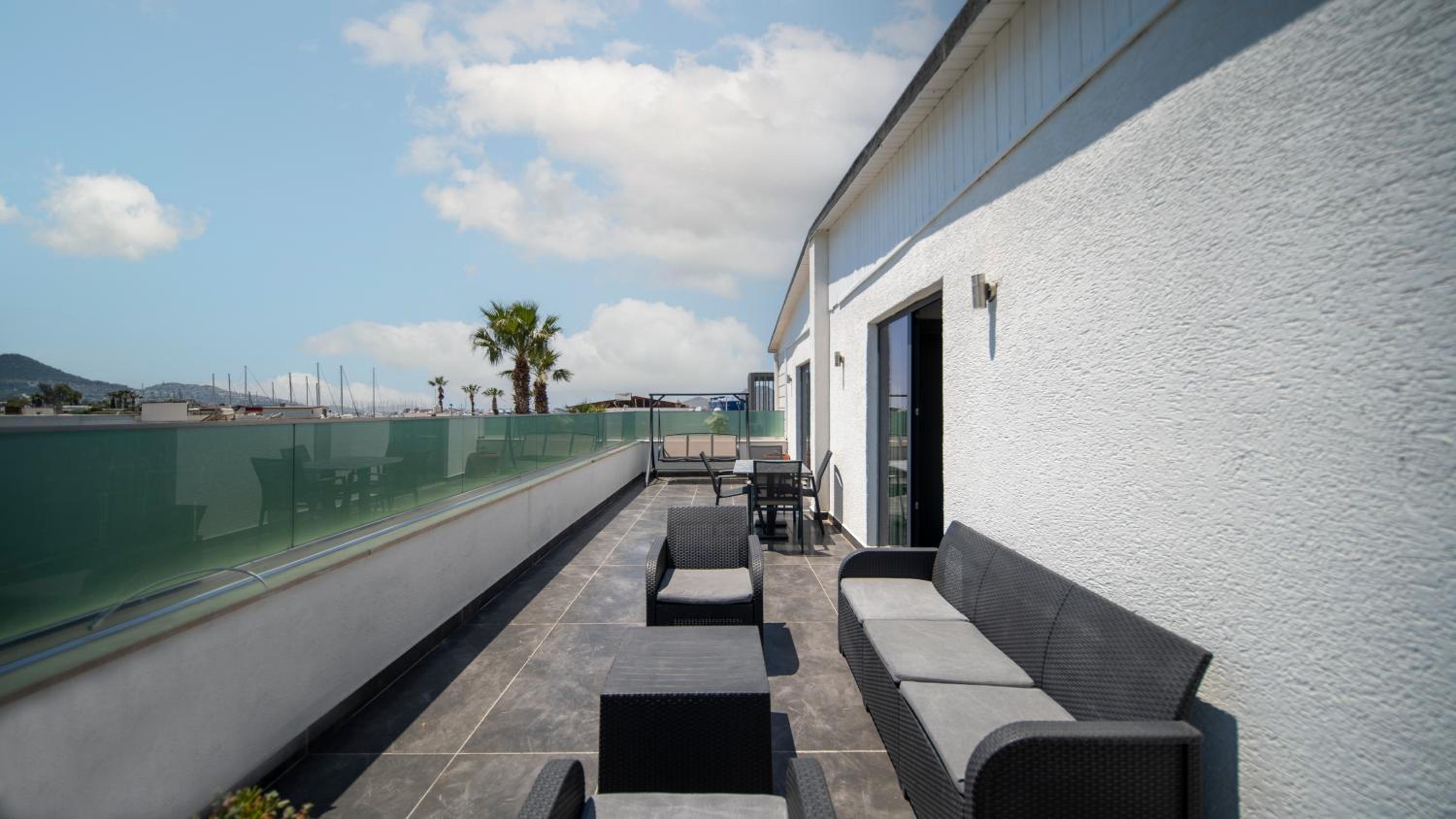 King Suite with Balcony - Photo 10