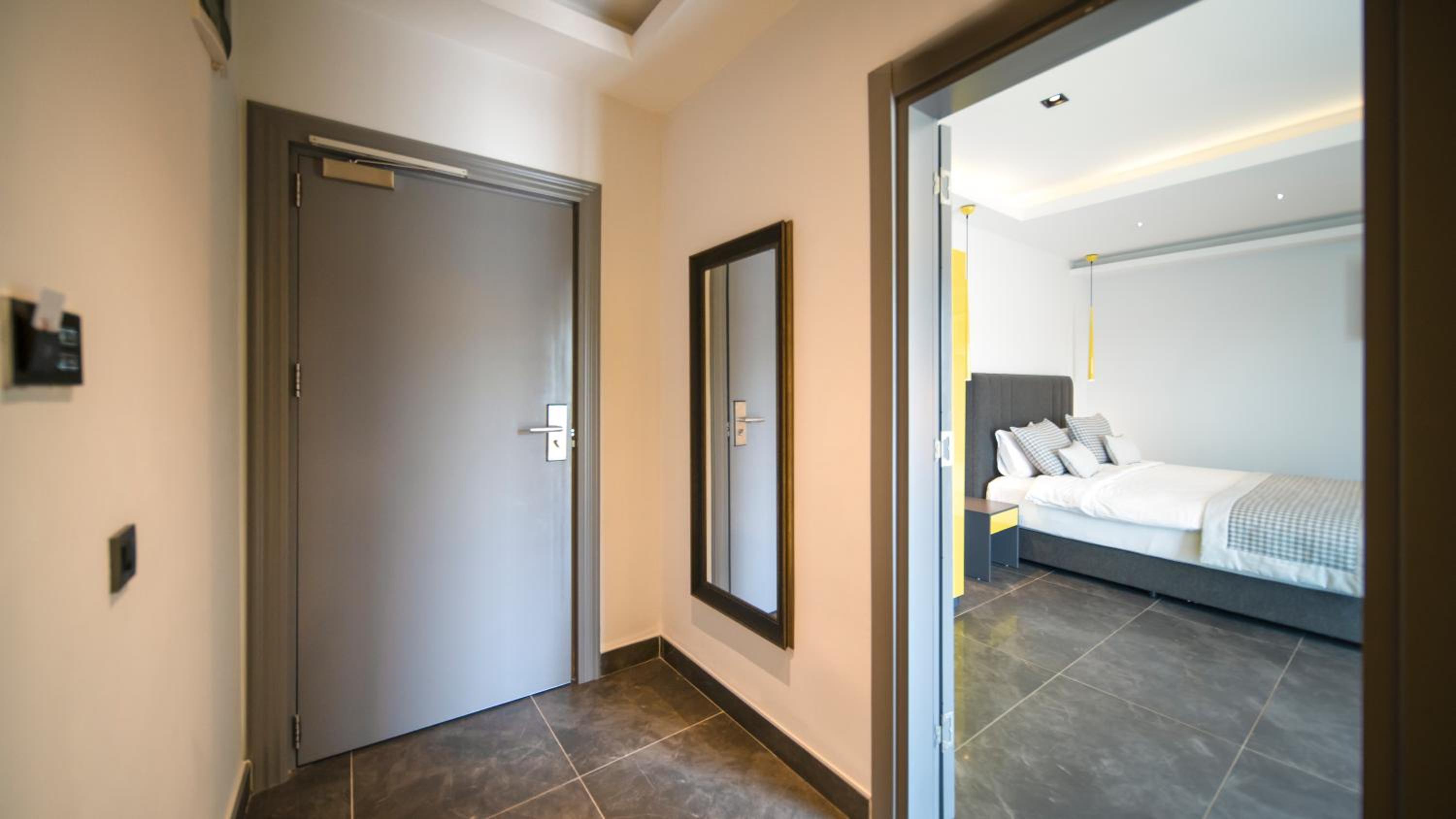 King Suite with Balcony - Photo 9