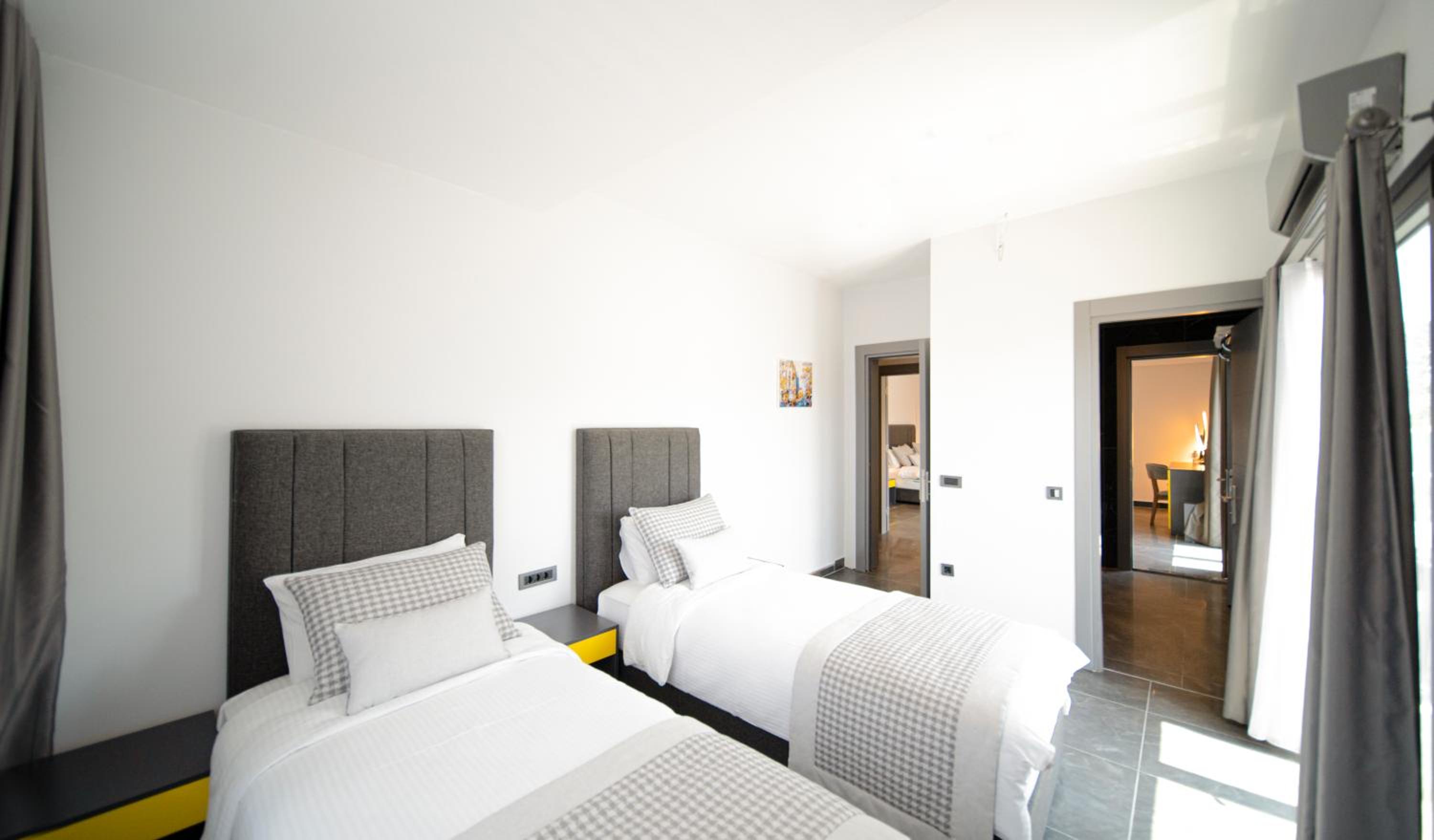 King Suite with Balcony - Photo 17