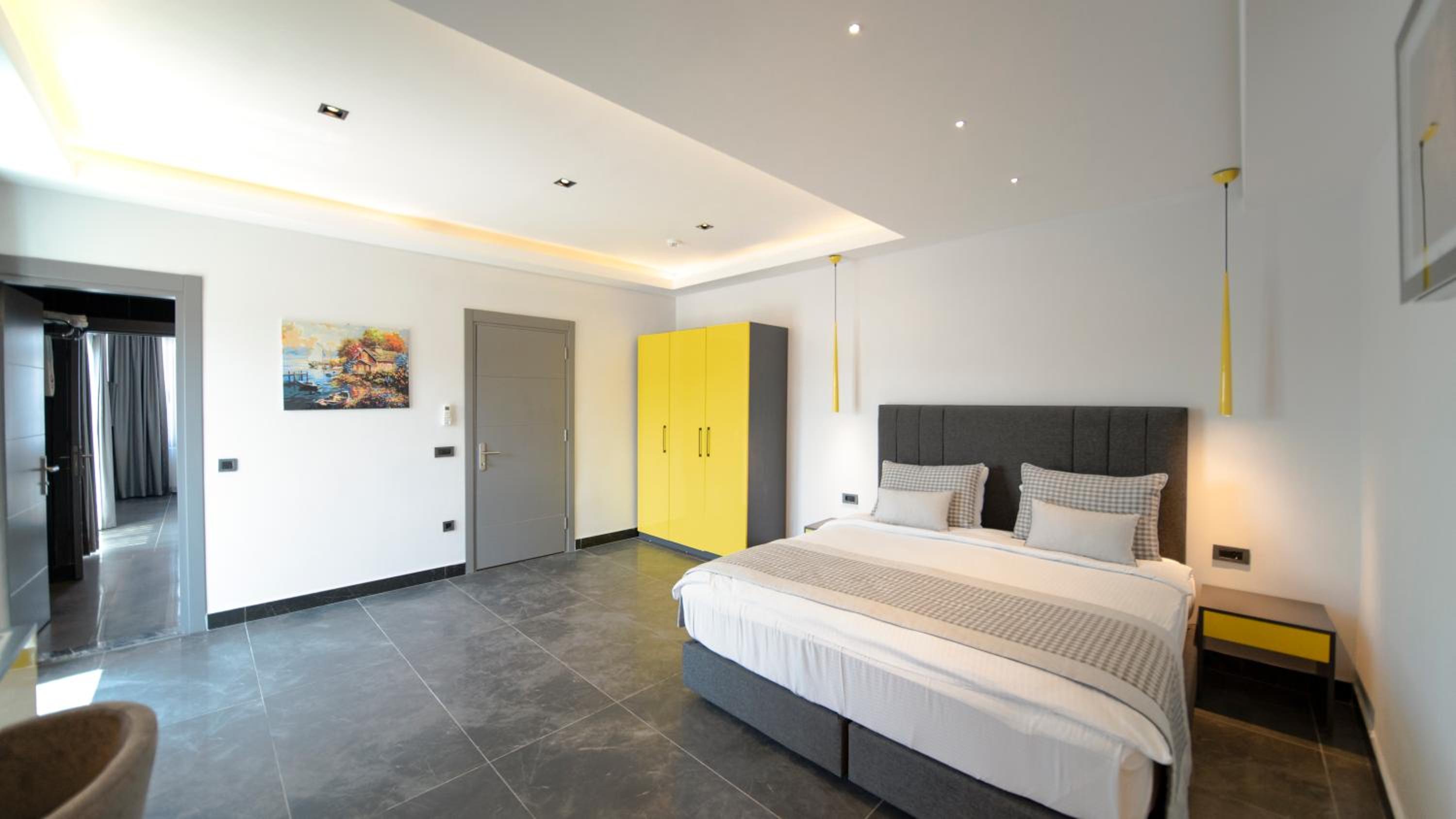 King Suite with Balcony - Photo 14