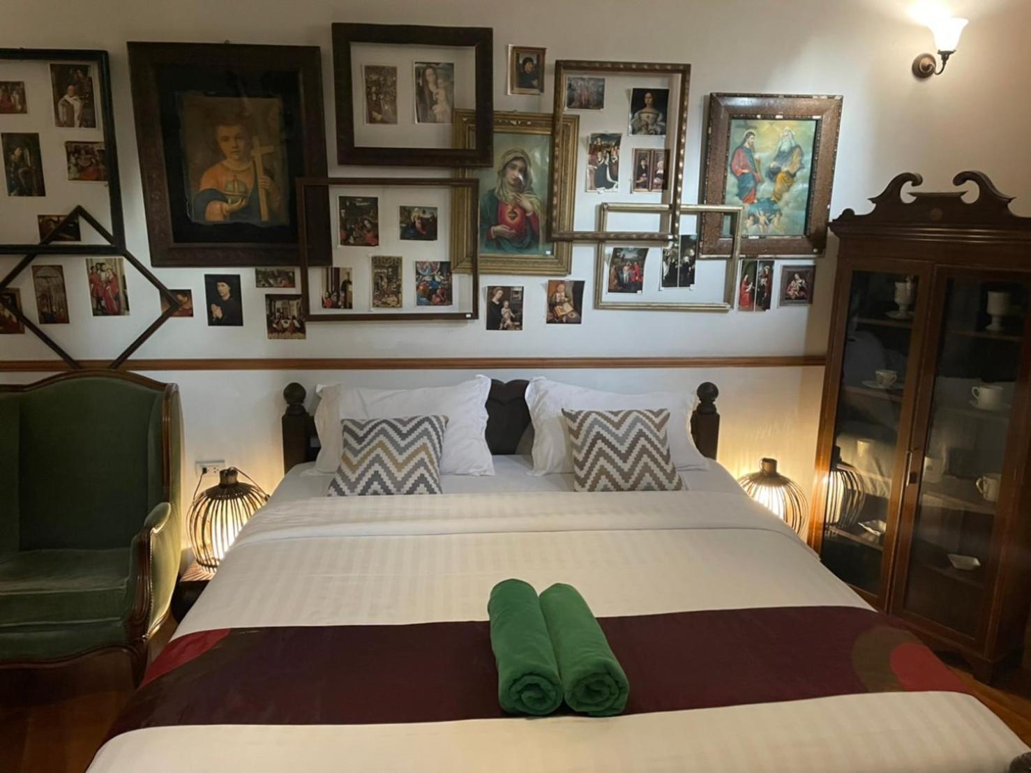 Queen Room photo 3