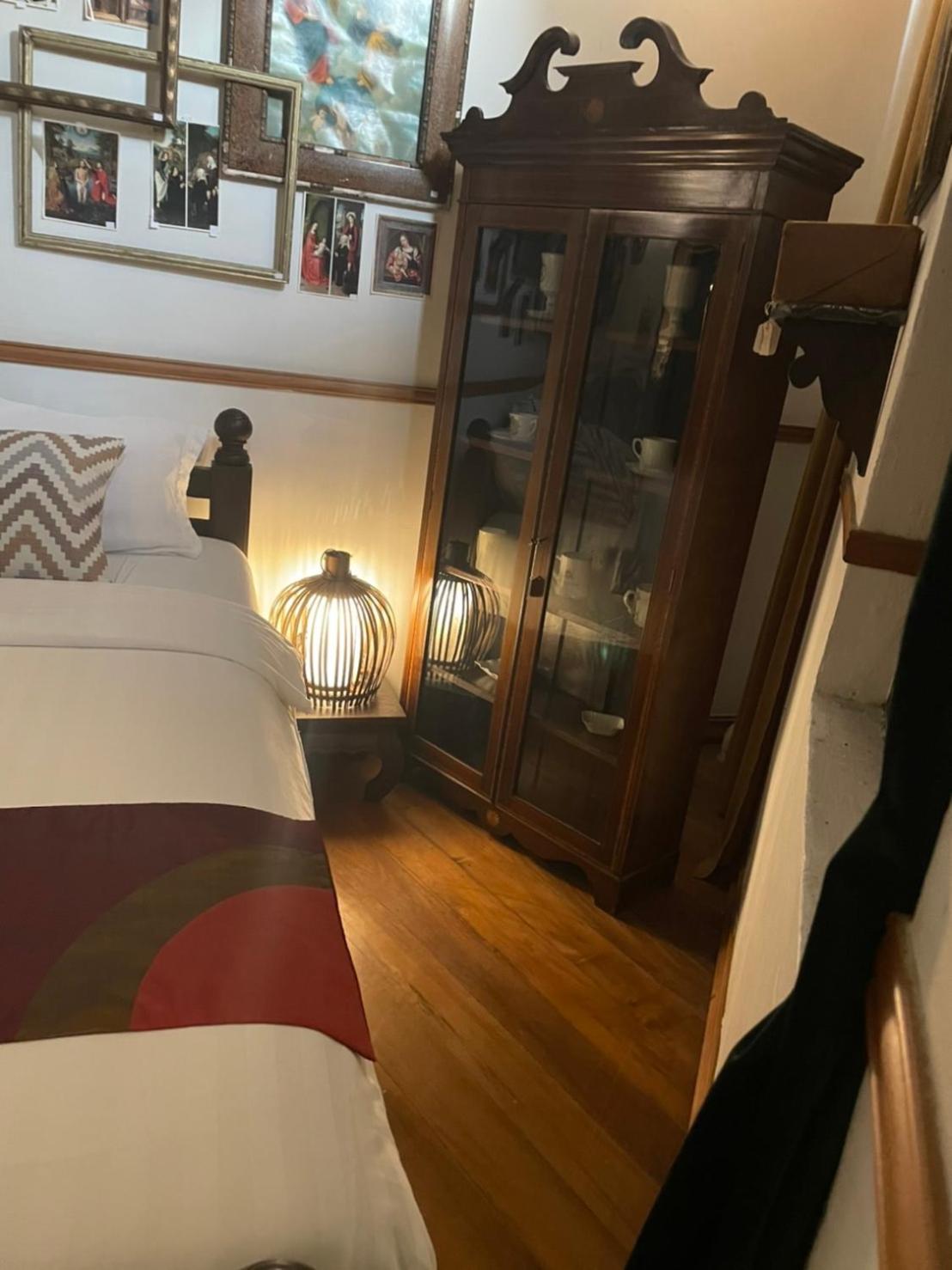 Queen Room photo 2