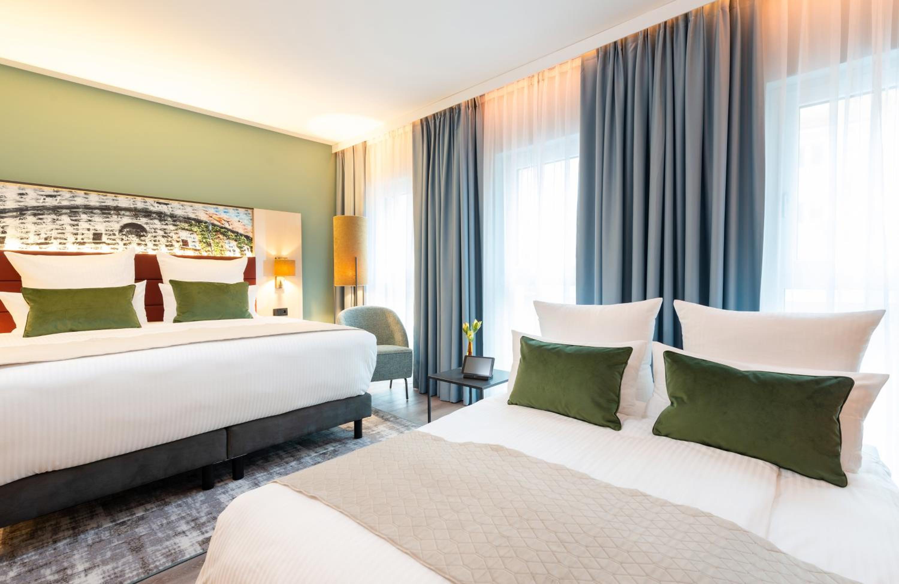 Deluxe Quadruple Room - Photo 2