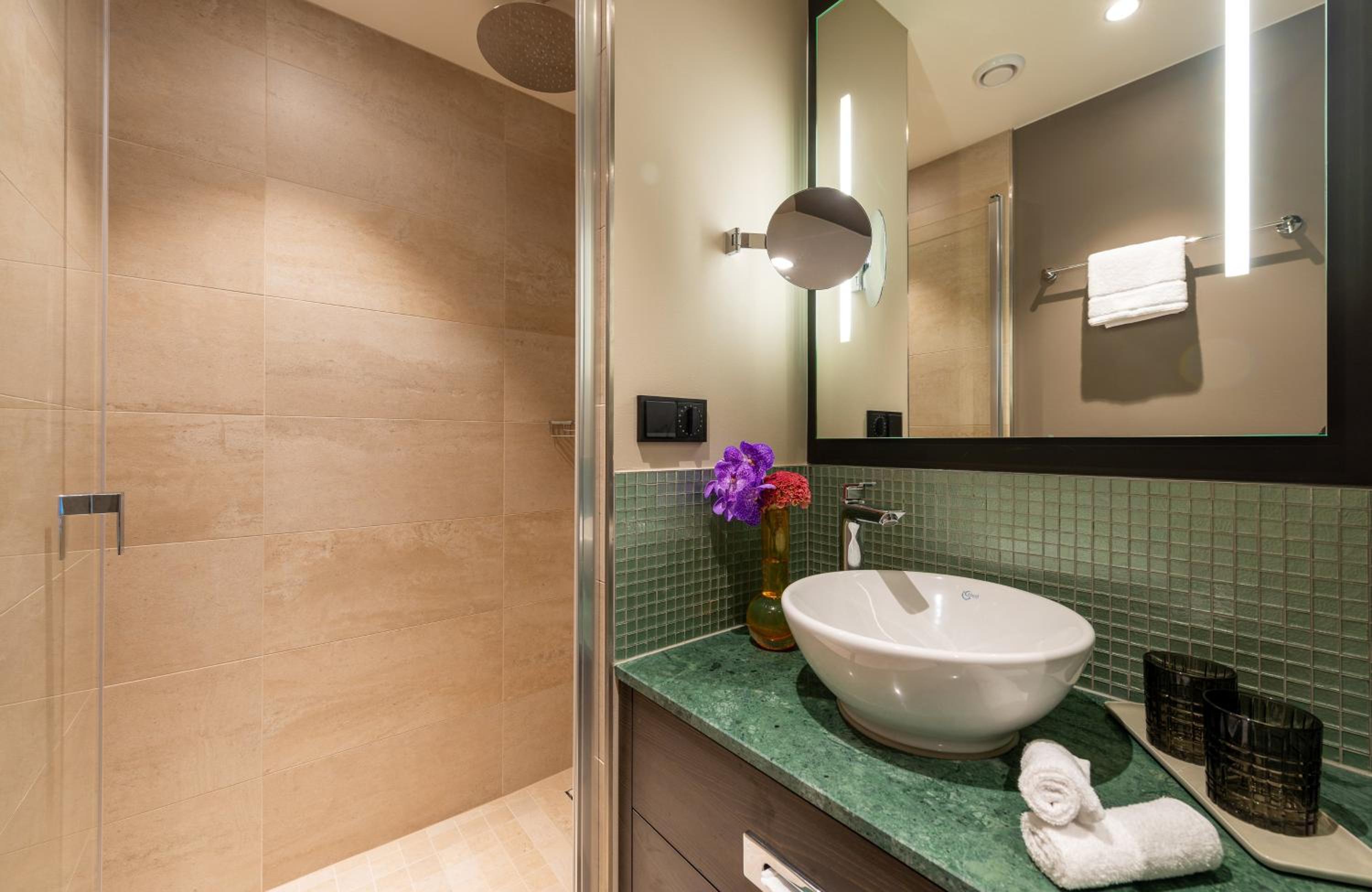 Deluxe Double or Twin Room - Photo 4