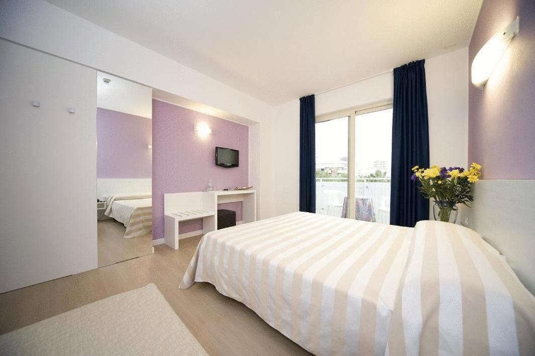 Superior Double Room with Balcony - Photo 8