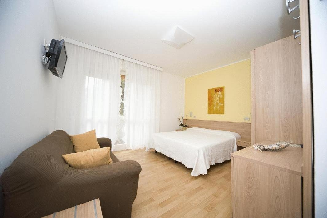 Superior Double Room with Balcony - Photo 1