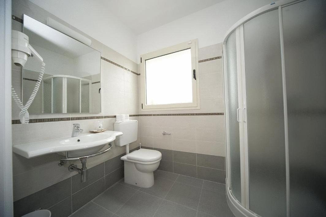 Superior Double Room with Balcony - Photo 12