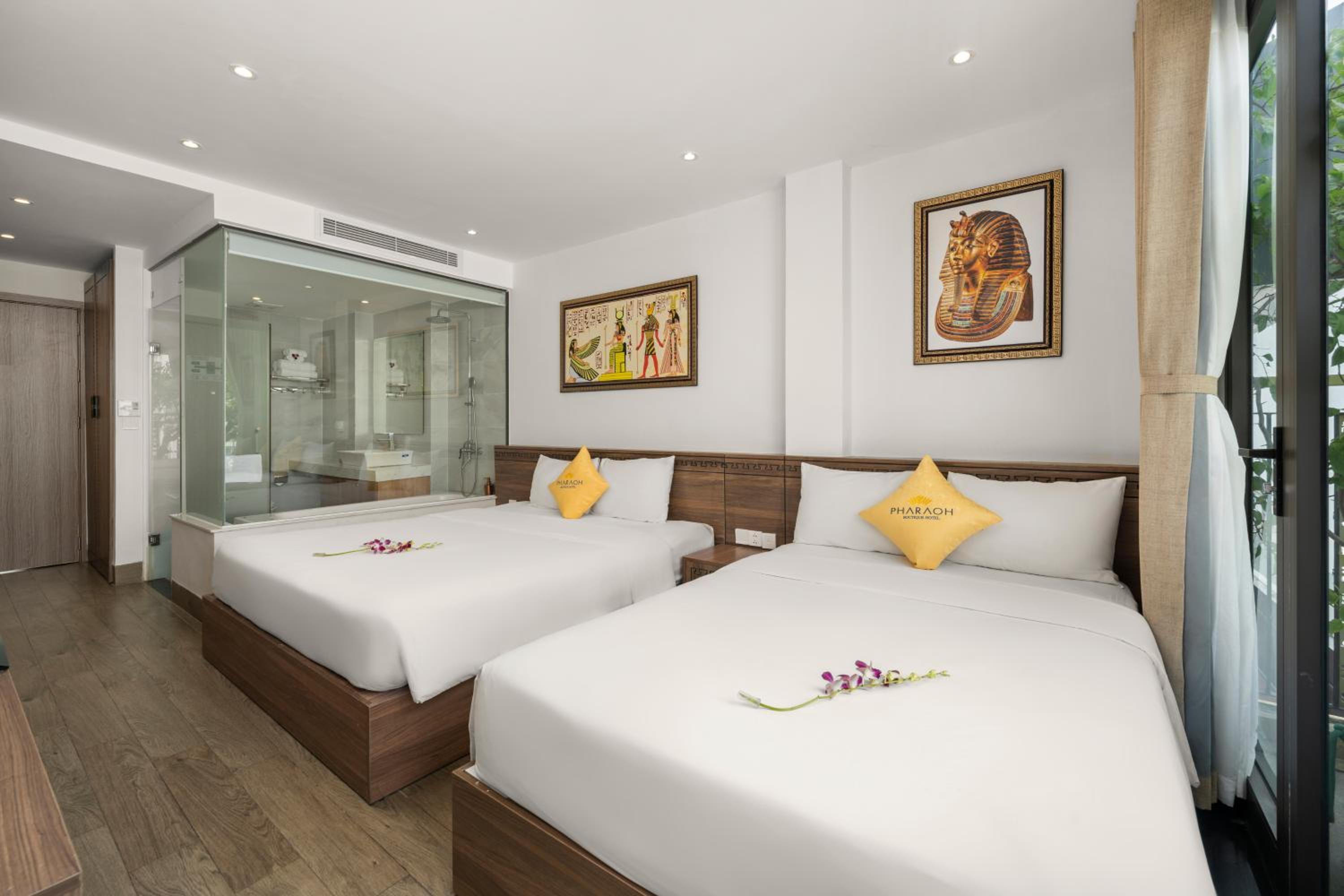 Family Suite with Balcony - Photo 6