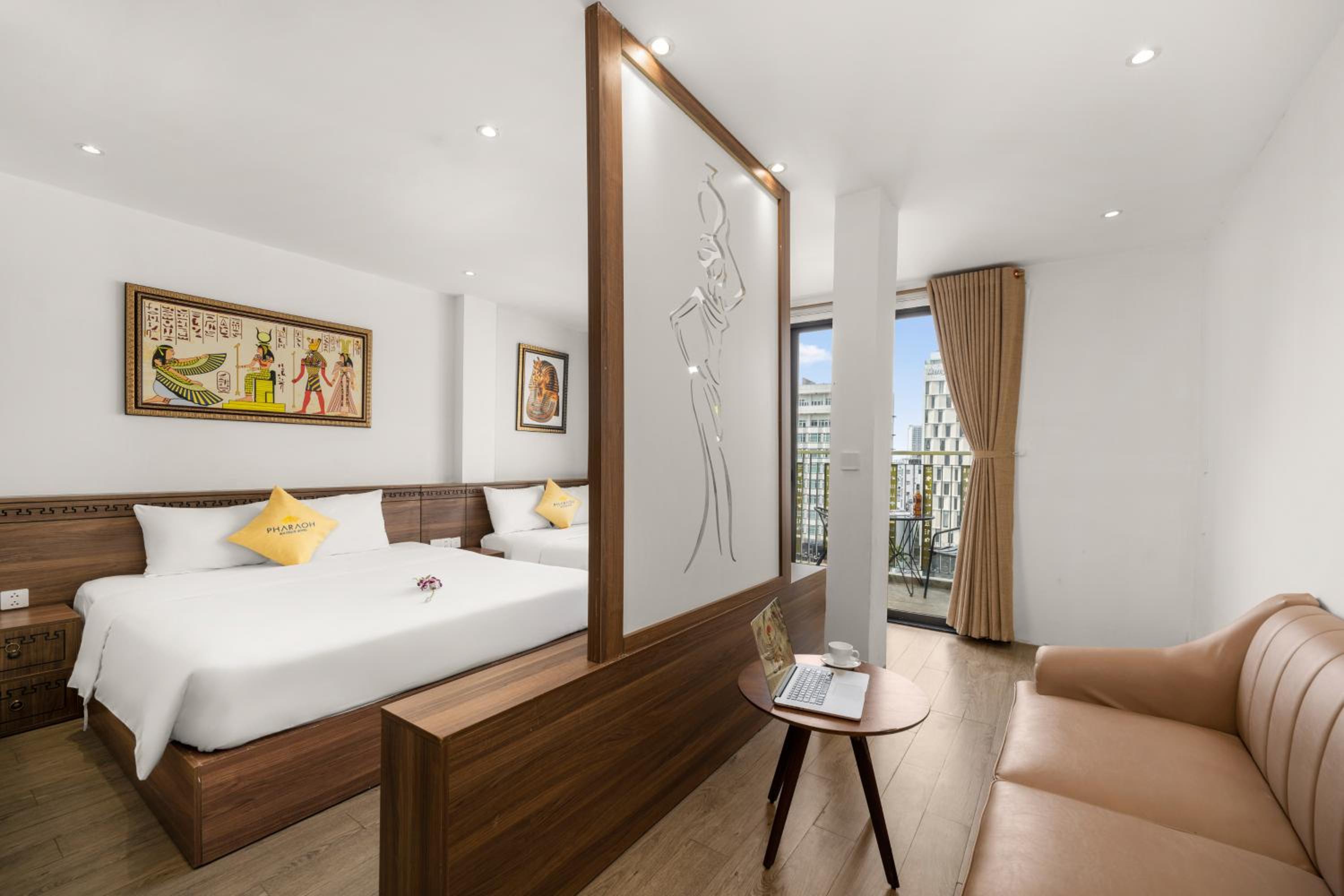 Family Suite with Balcony - Photo 10