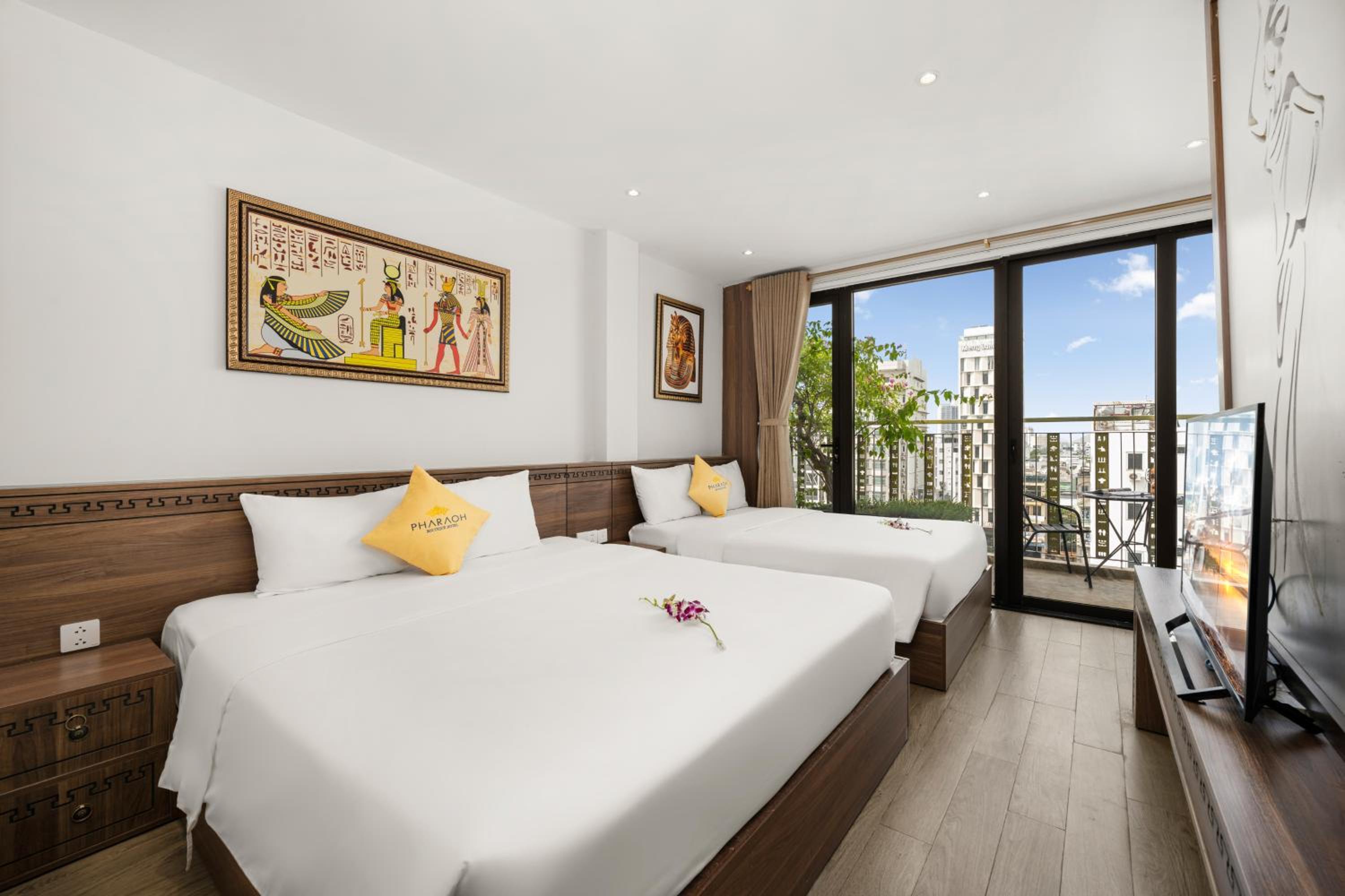 Family Suite with Balcony - Photo 1