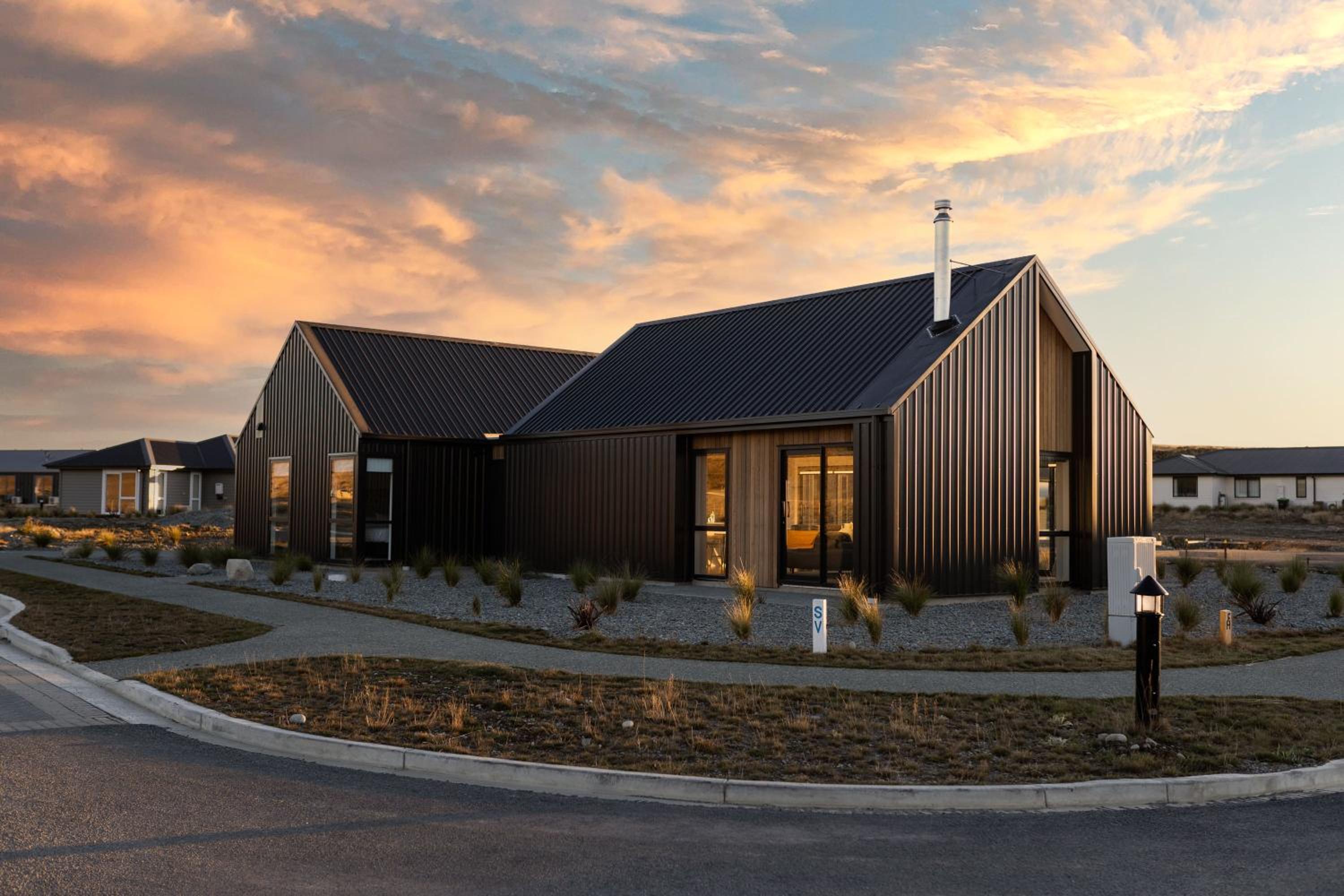 Five-Bedroom House - Photo 6