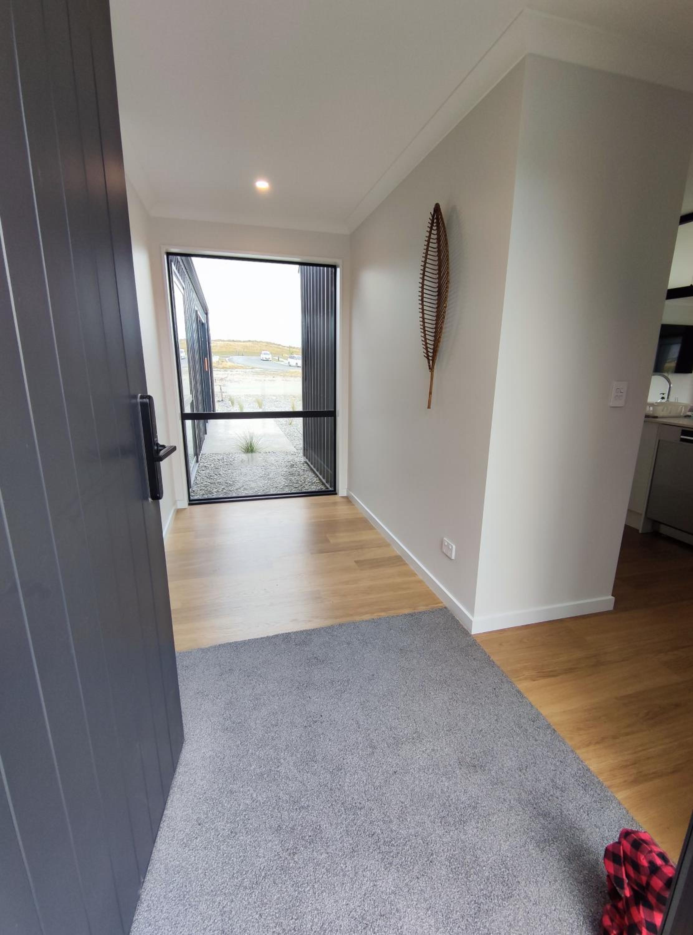 Five-Bedroom House - Photo 7