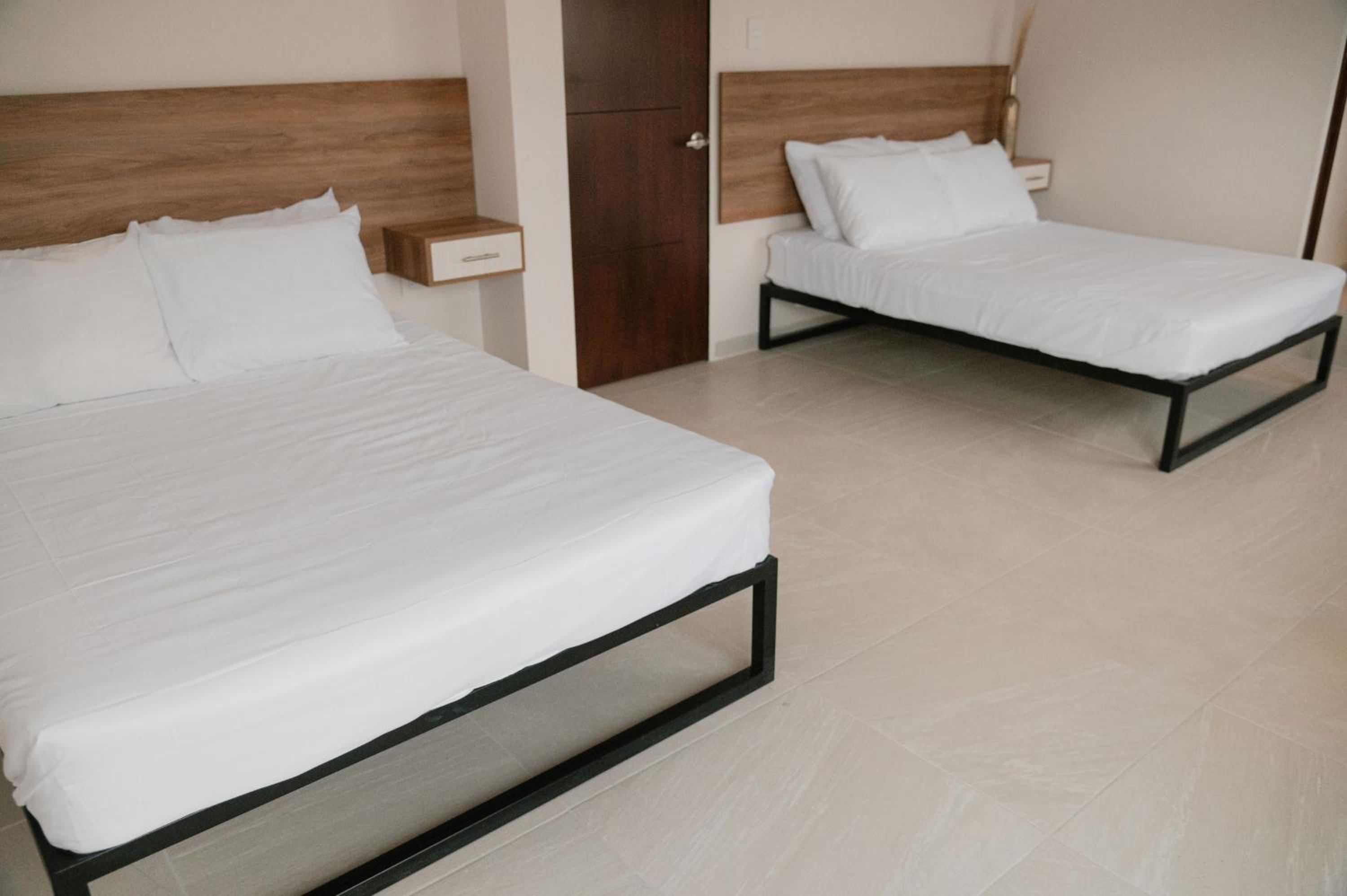 Twin Room with City View - Photo 1