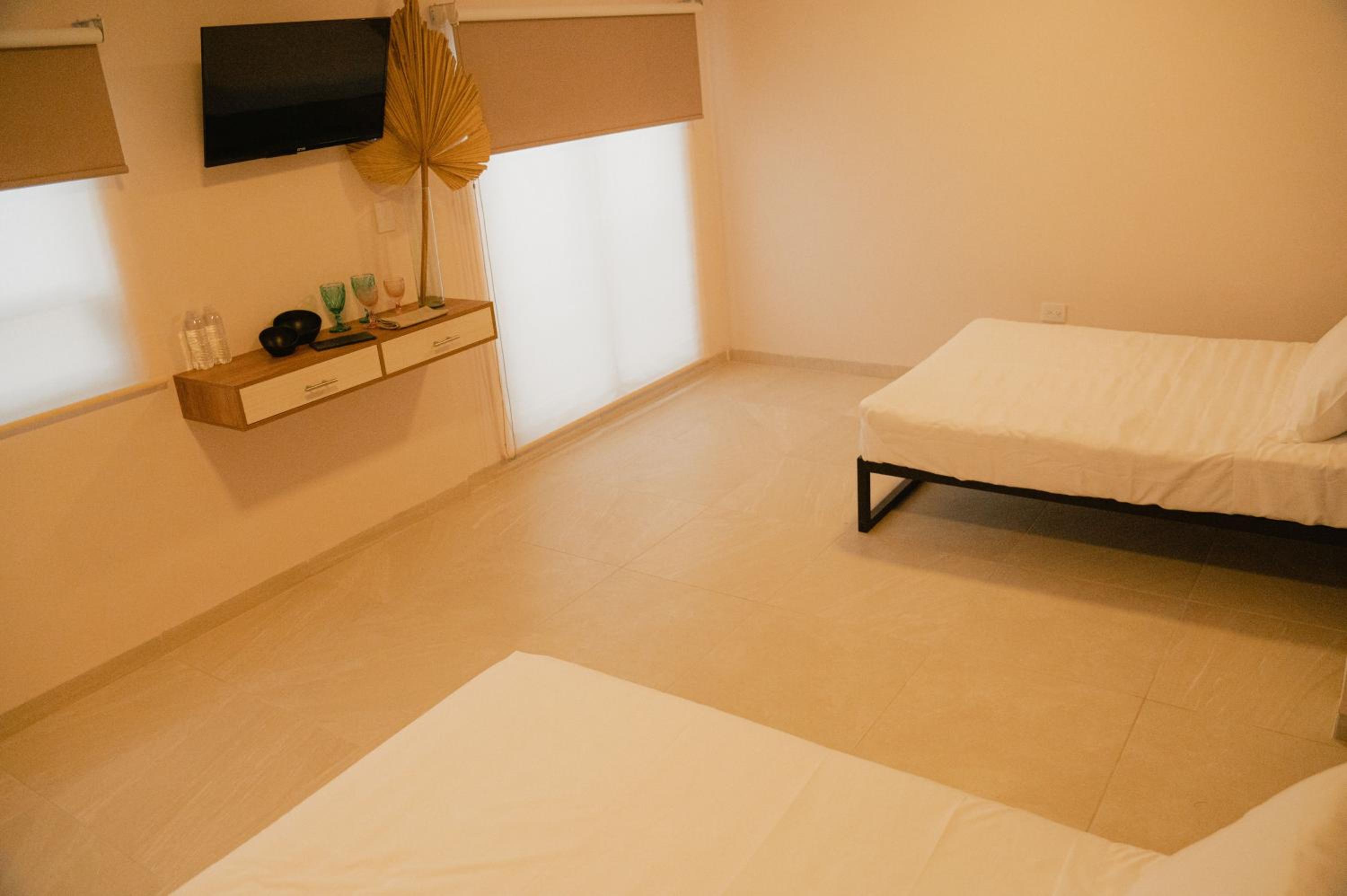 Twin Room with City View - Photo 21