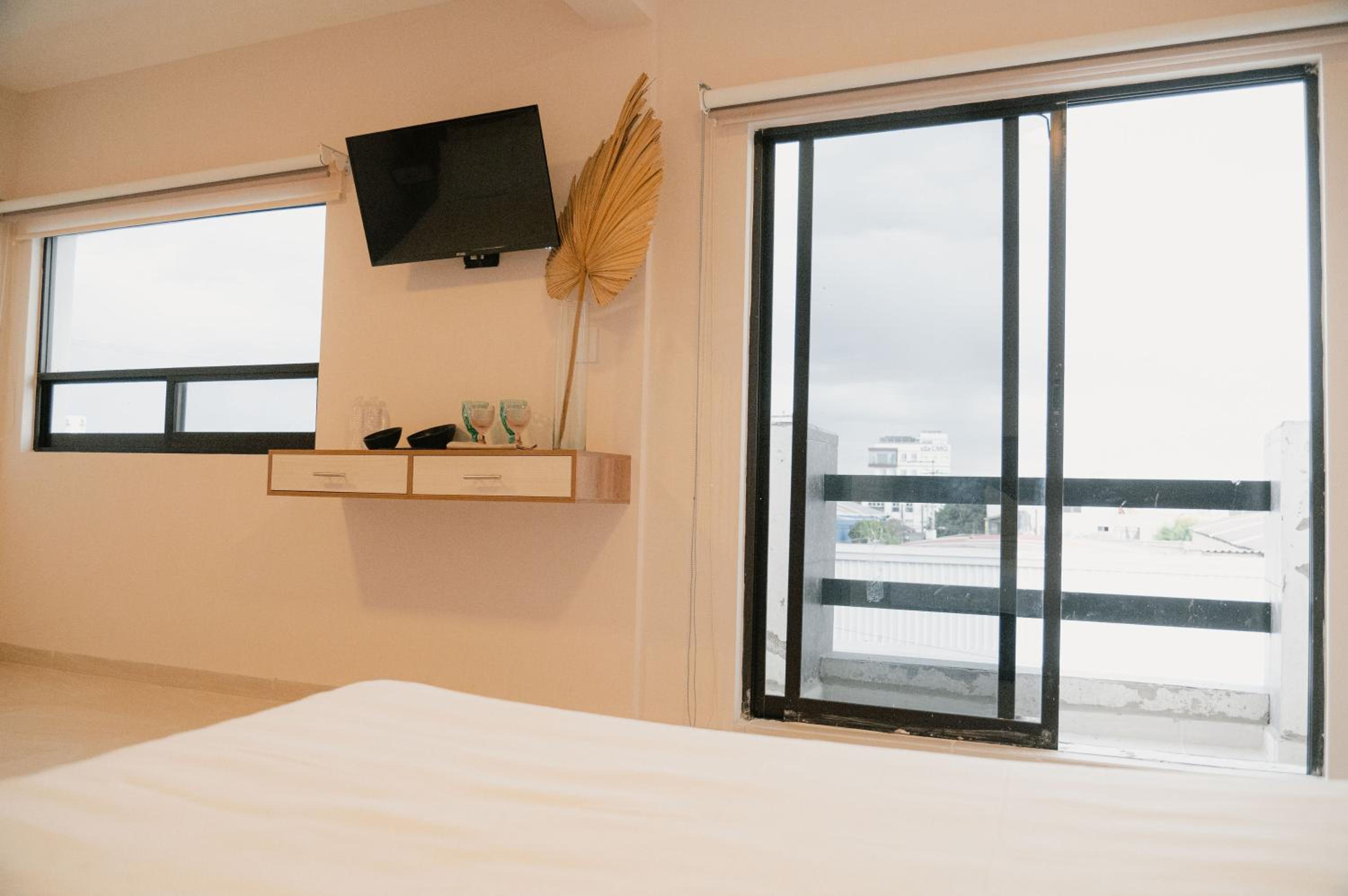 Twin Room with City View - Photo 18