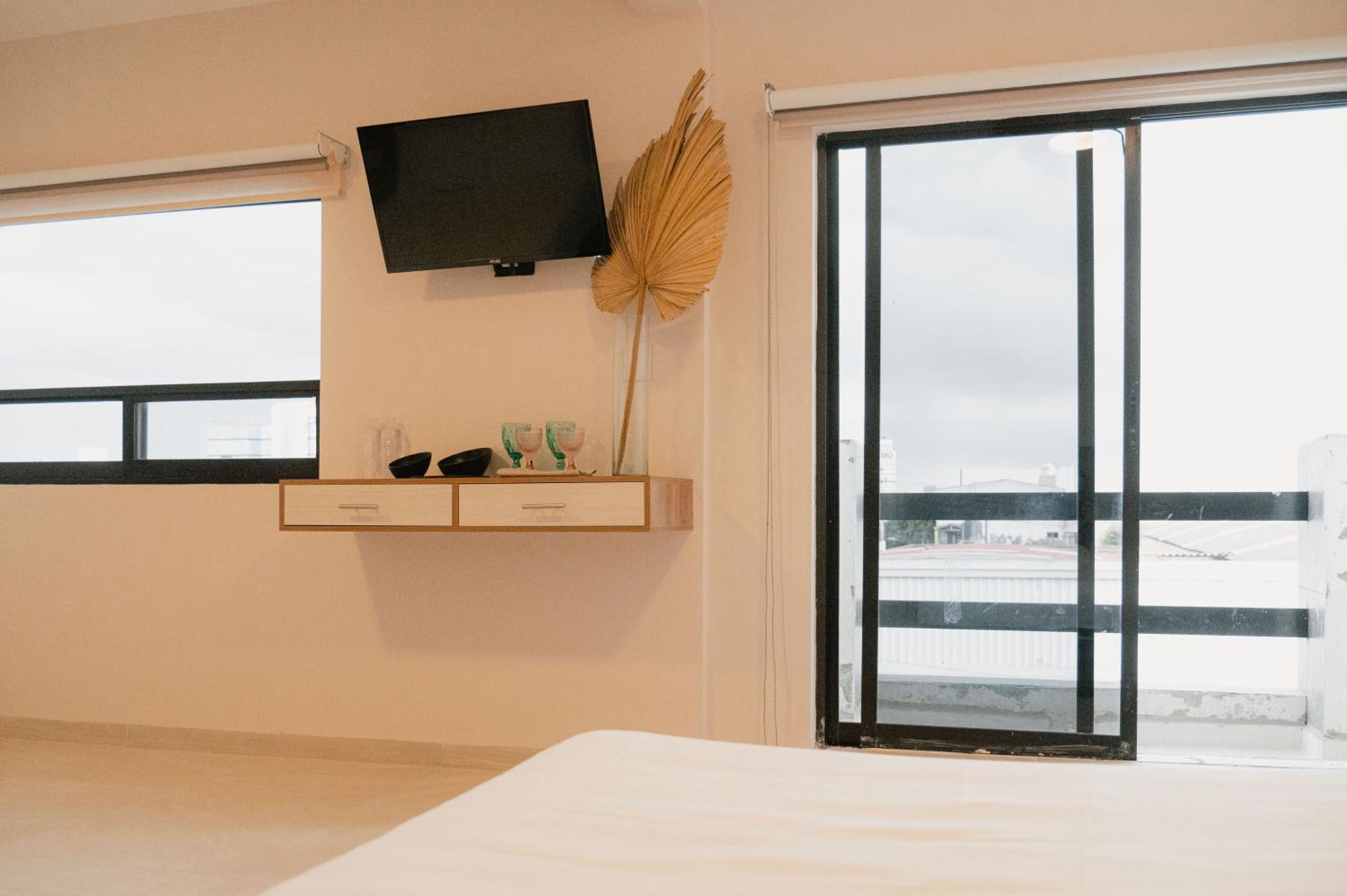 Twin Room with City View - Photo 15