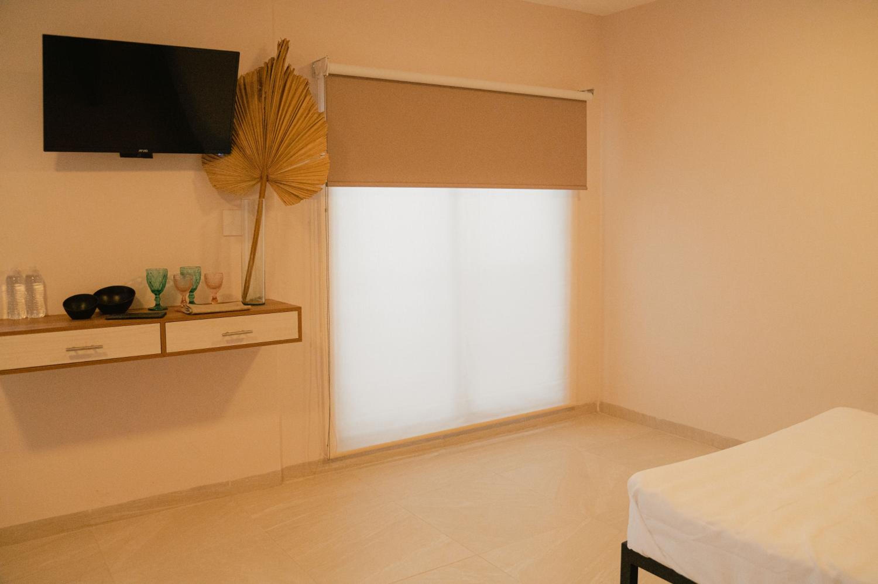 Twin Room with City View - Photo 14
