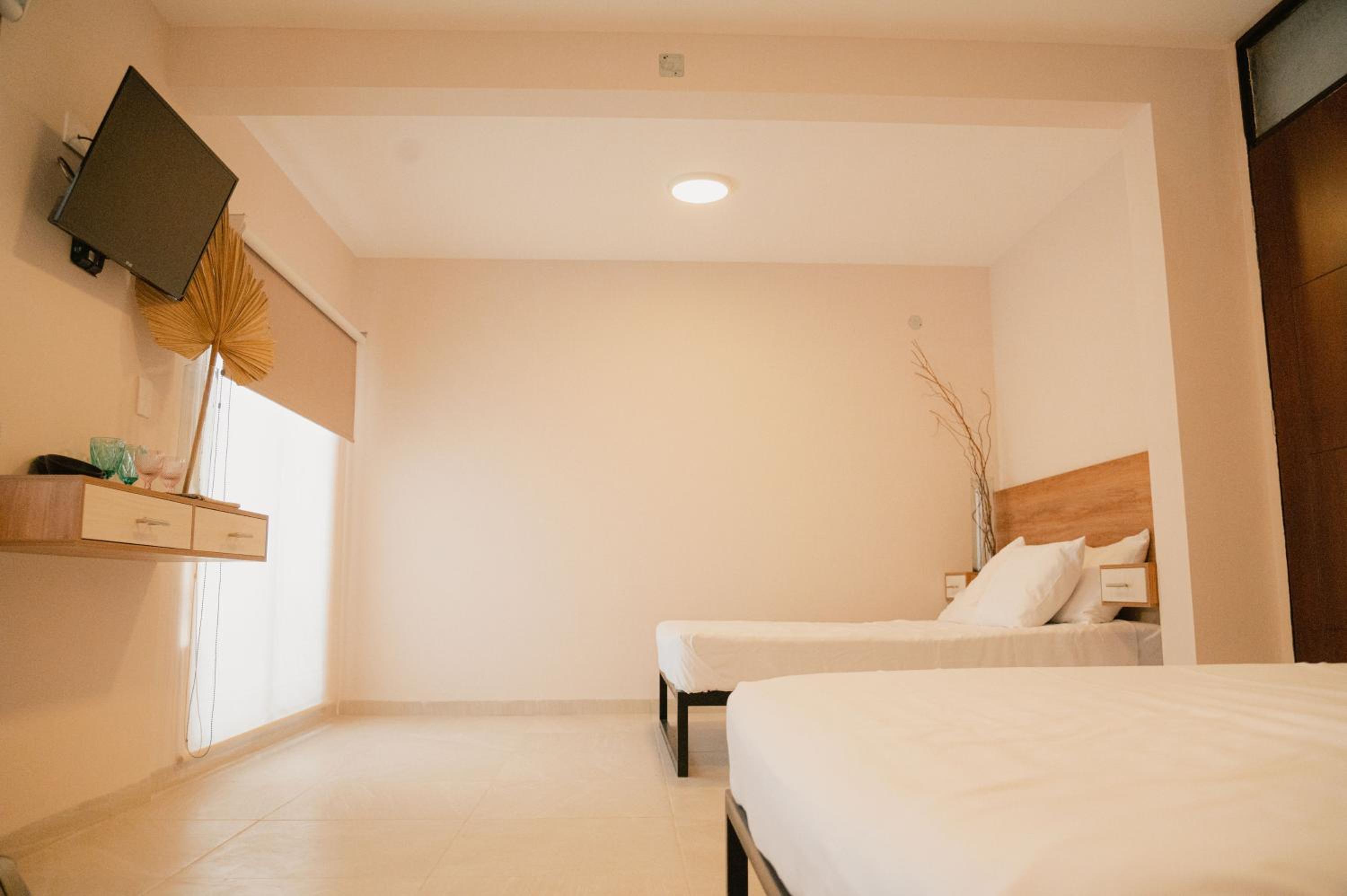 Twin Room with City View - Photo 12