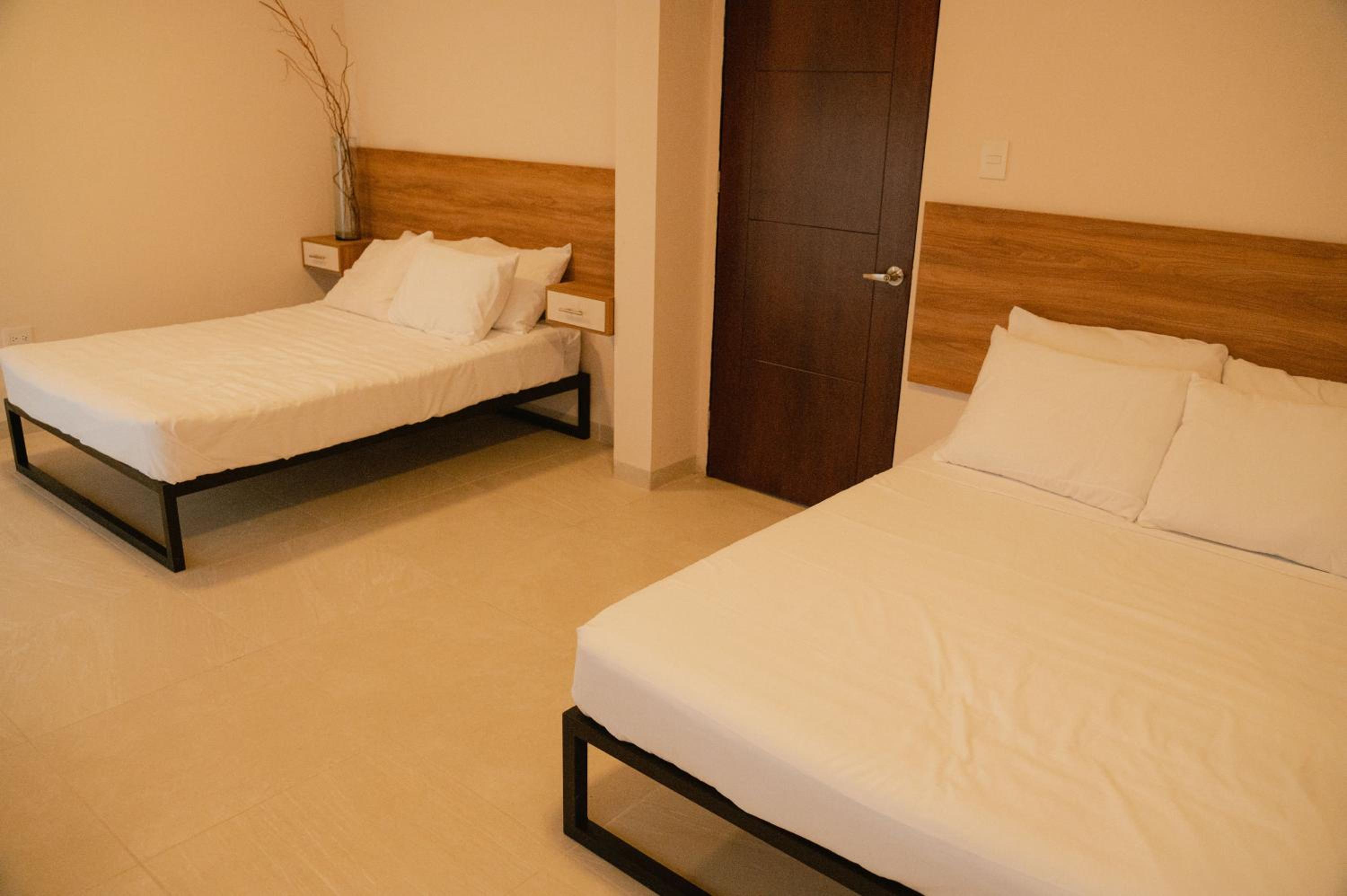 Twin Room with City View - Photo 9
