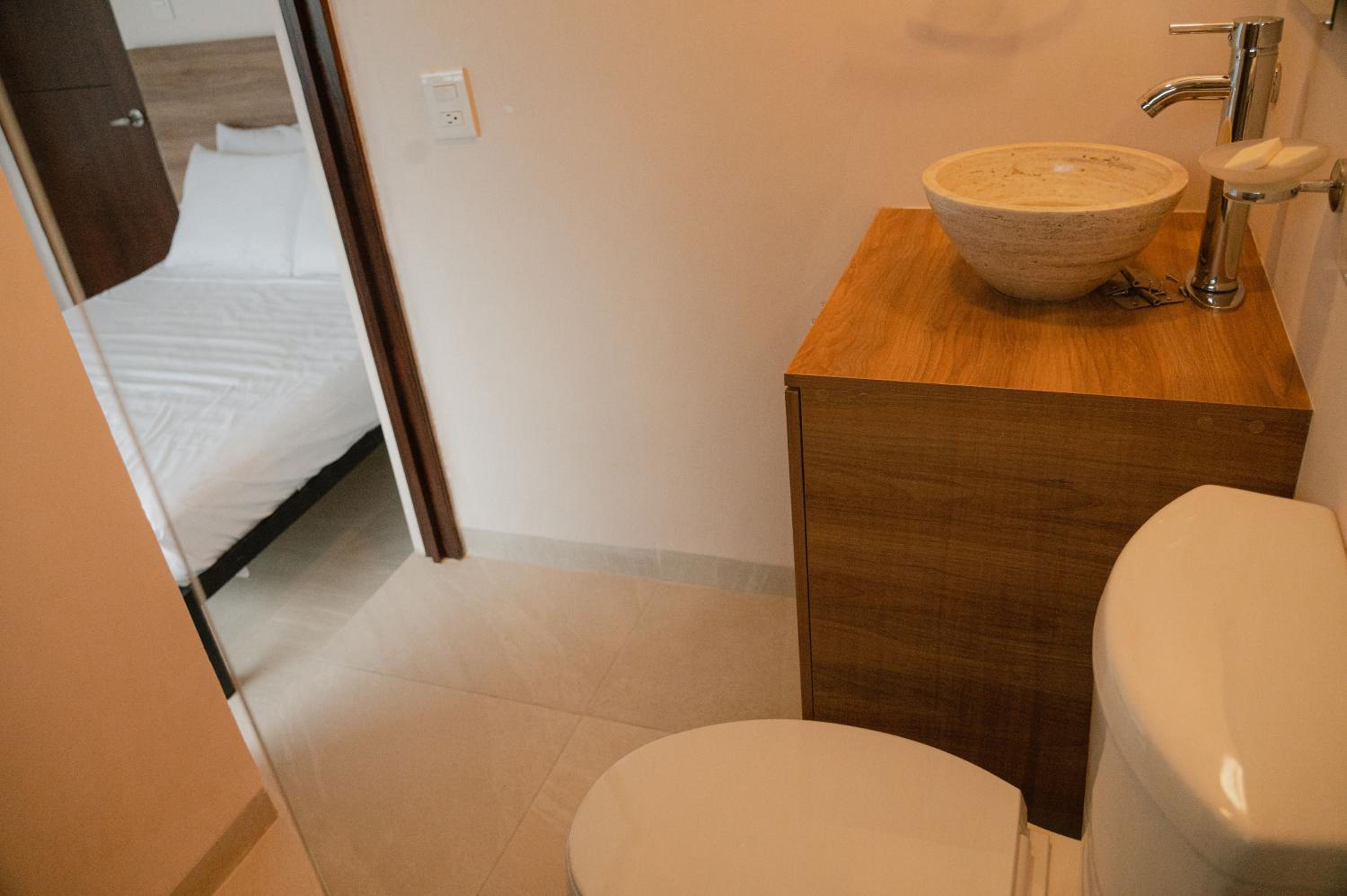 Twin Room with City View - Photo 6