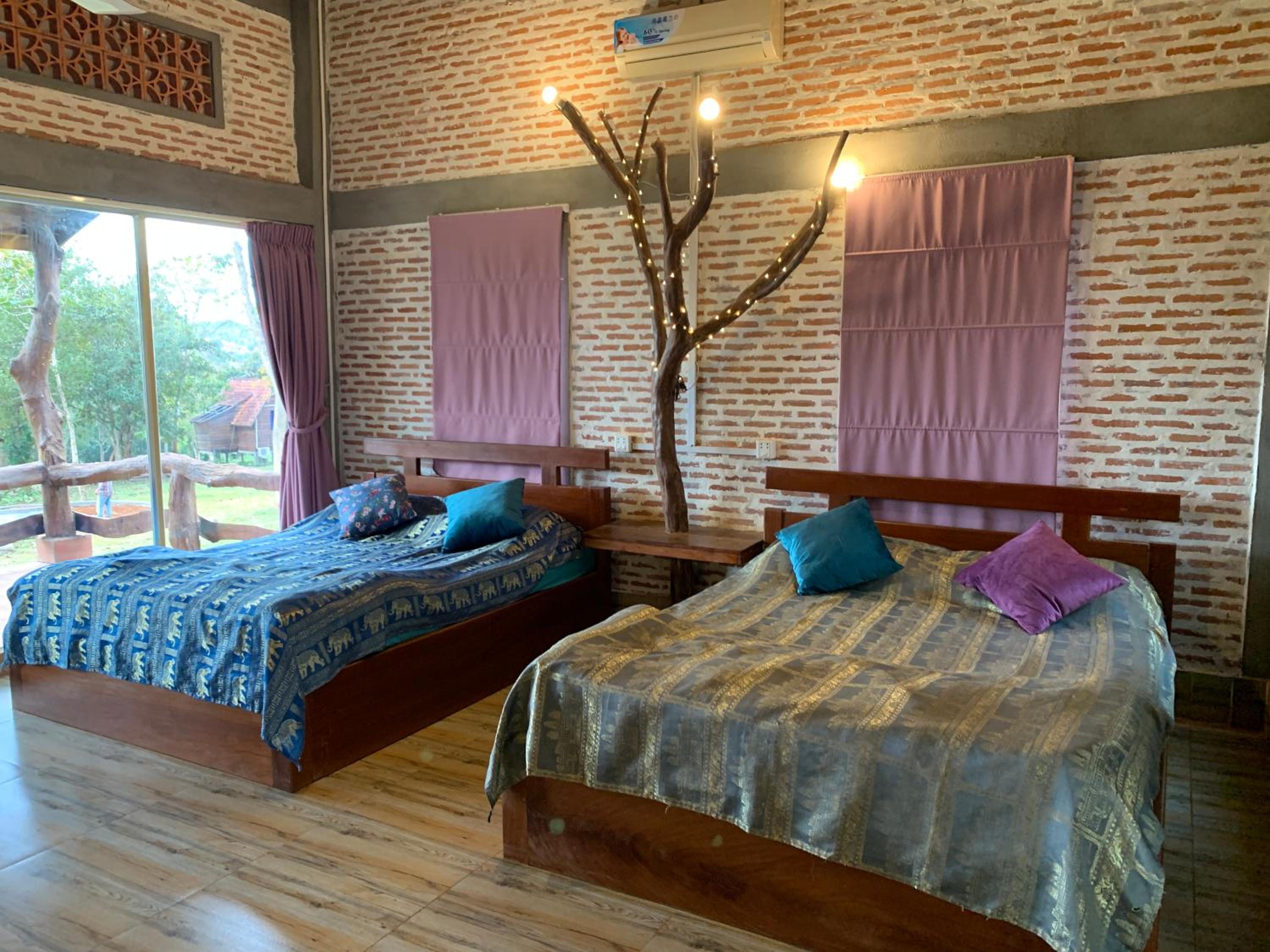 Deluxe Family Room - Photo 7