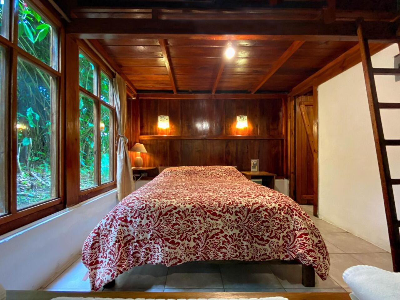 Queen Room photo 2