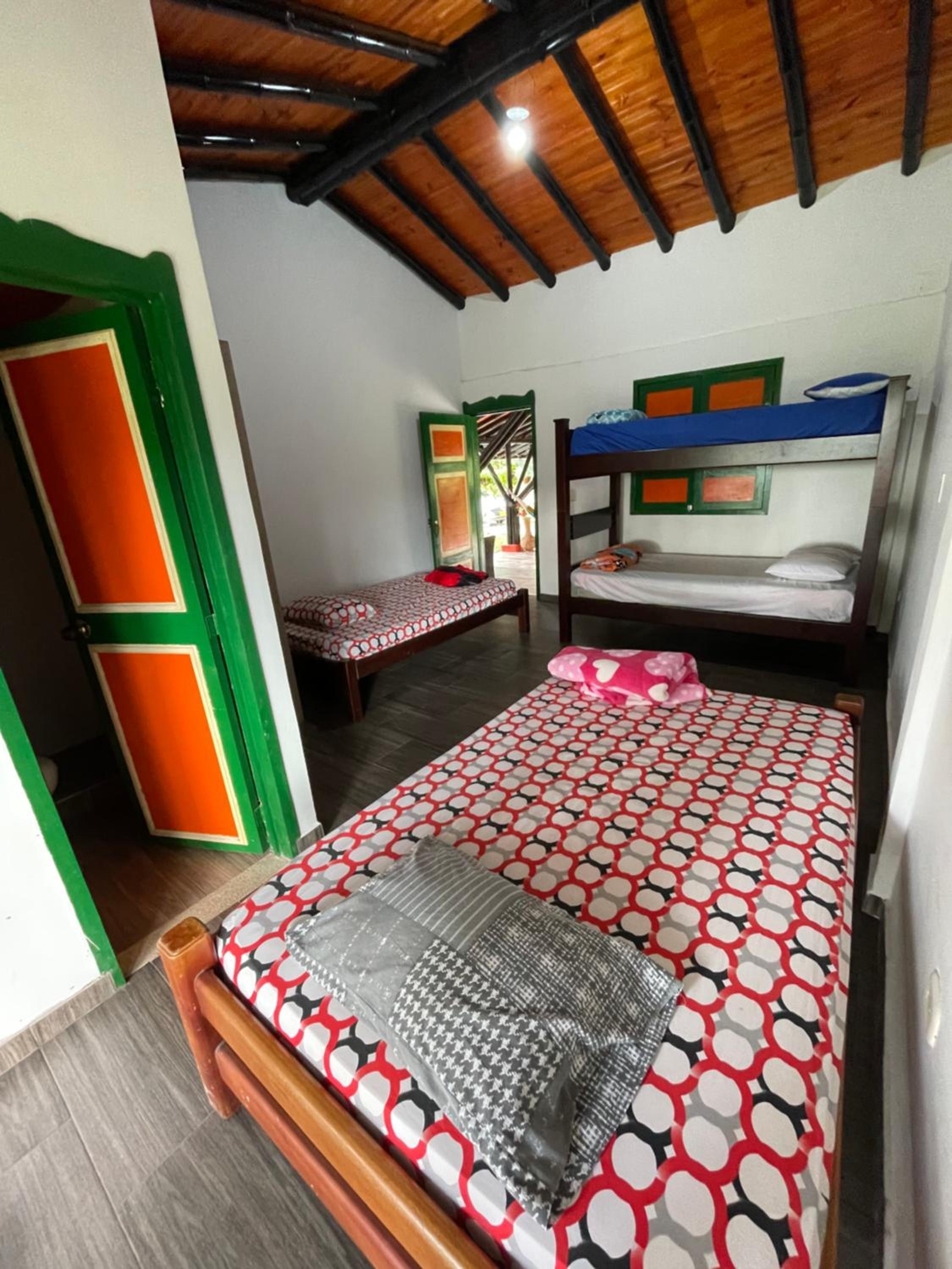Five-Bedroom House photo 1