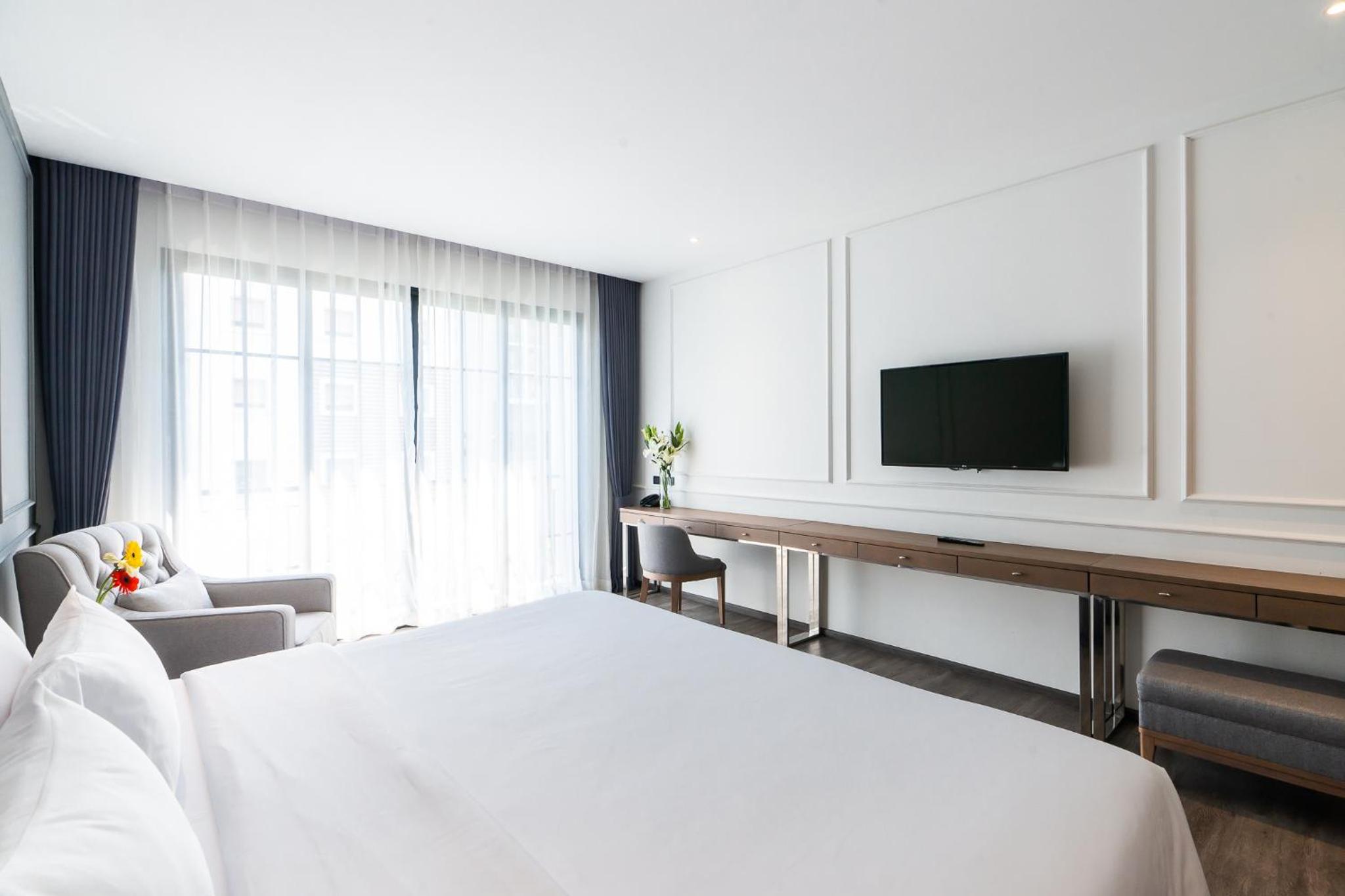 Deluxe Double Room - Photo 13