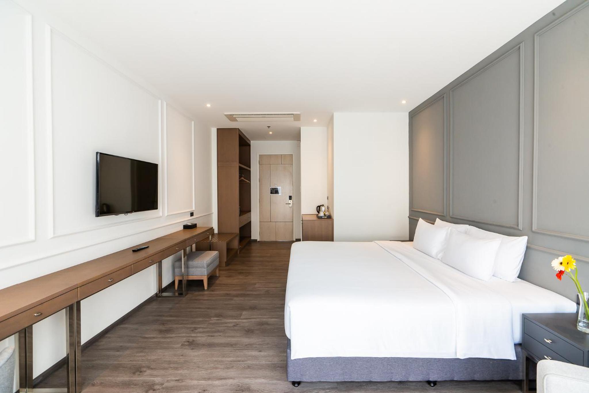 Deluxe Double Room - Photo 11