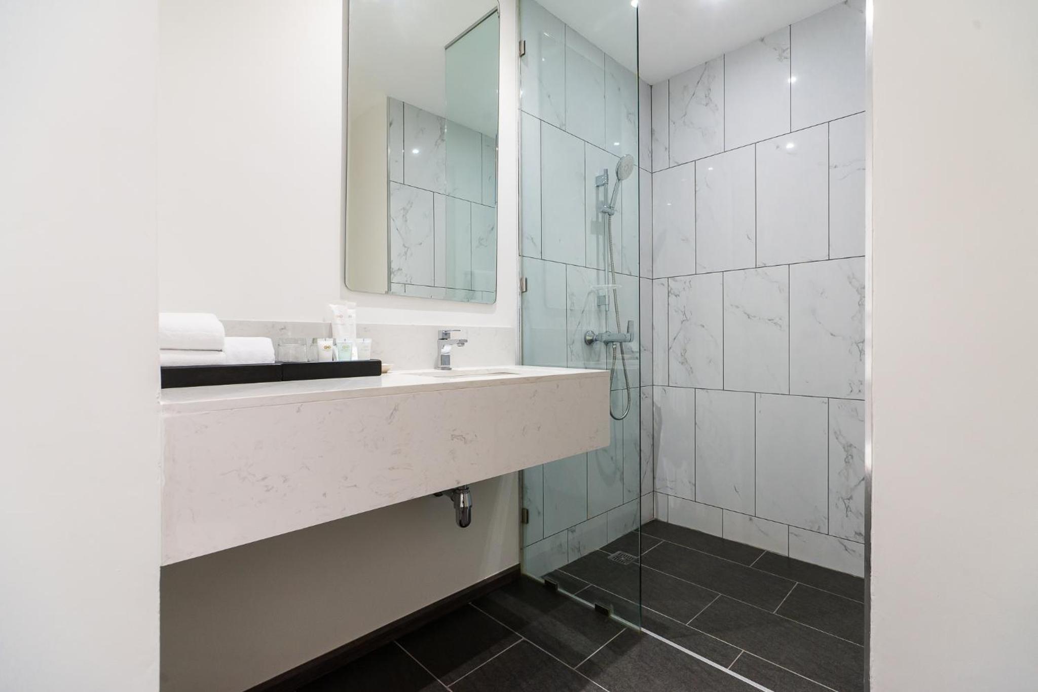 Deluxe Double Room - Photo 9