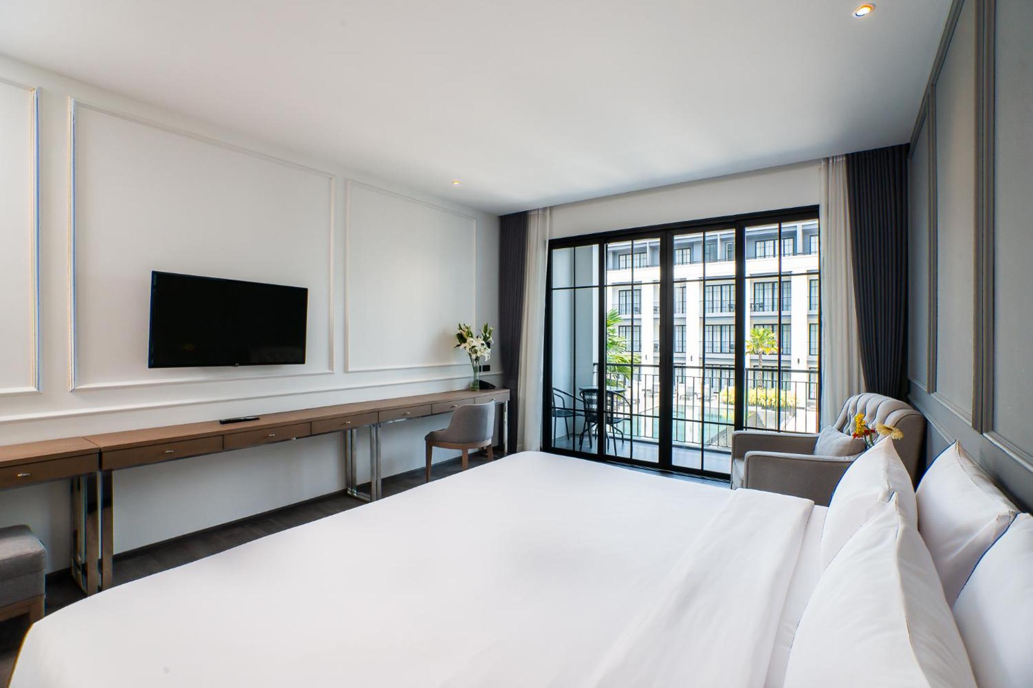 Deluxe Double with Pool View - Photo 7