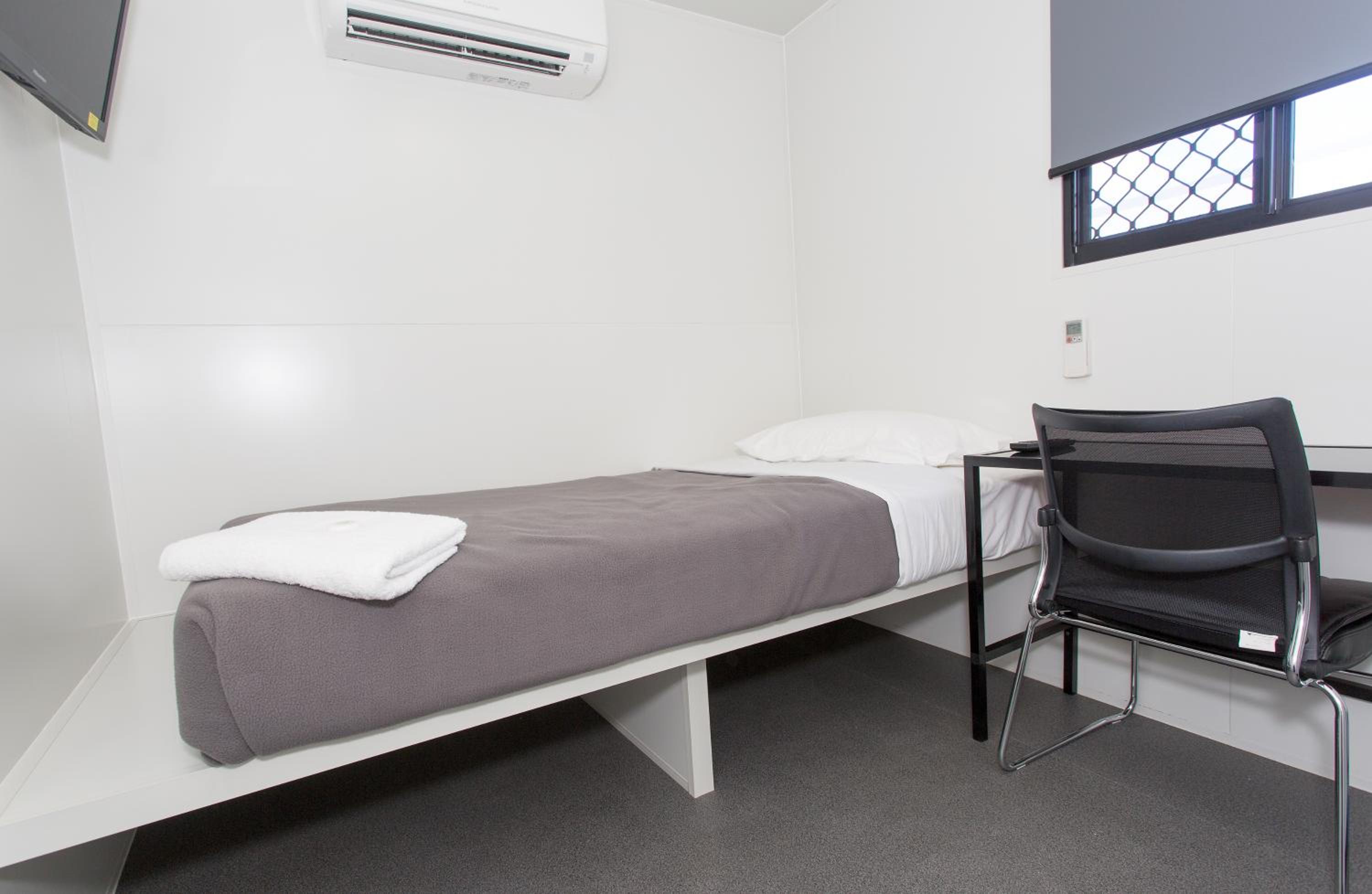 Single Room with Shared Bathroom photo 3
