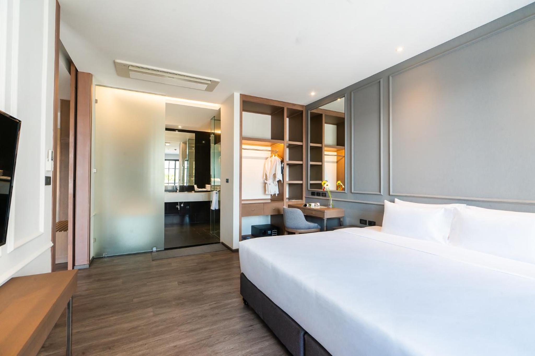 One-Bedroom Suite with Pool View