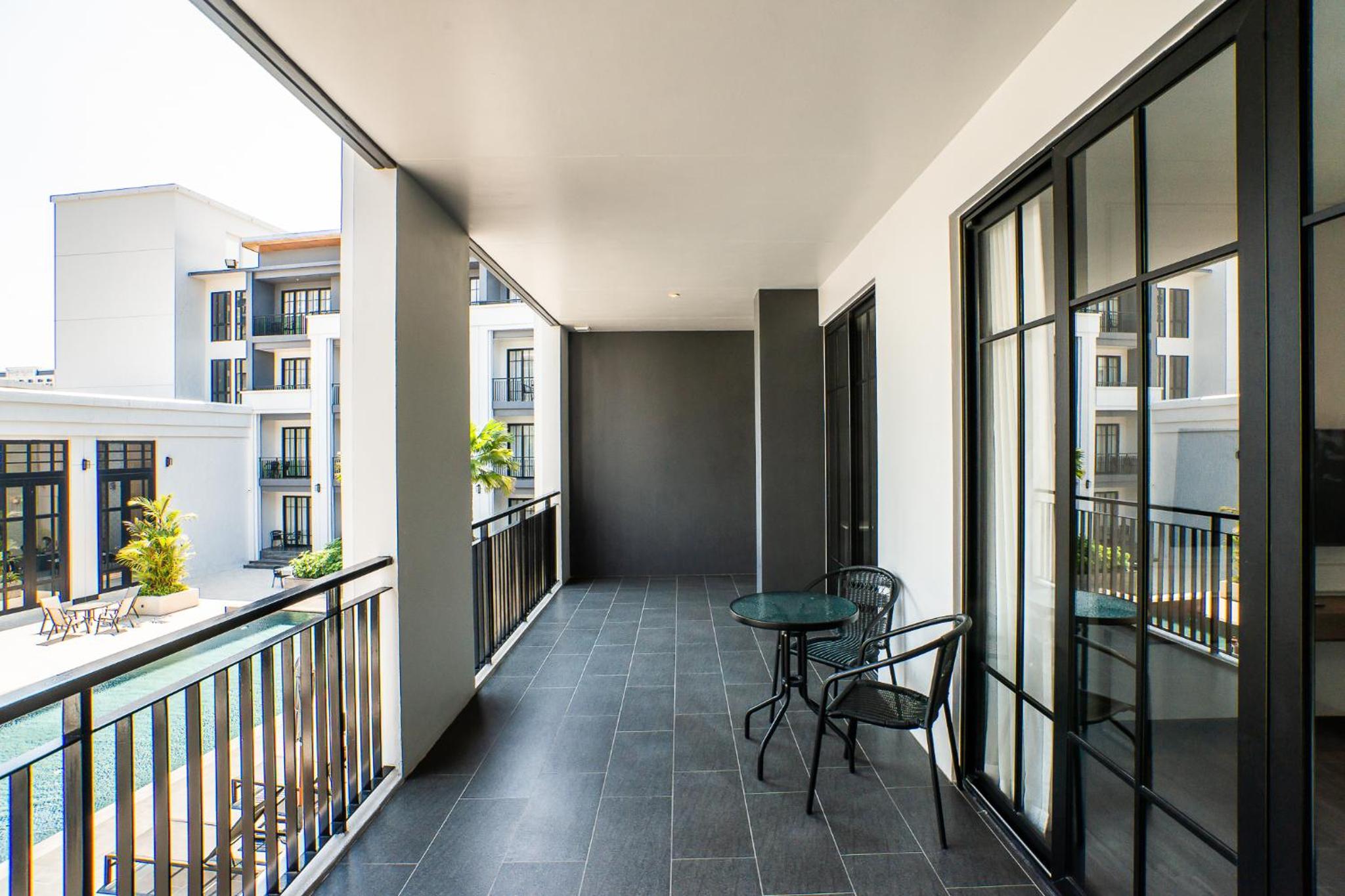 One-Bedroom Suite with Pool View - Photo 27