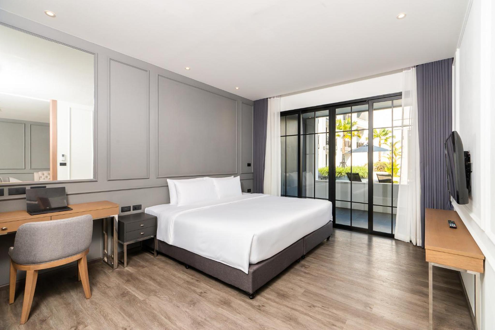 One-Bedroom Suite with Pool Access - Photo 11