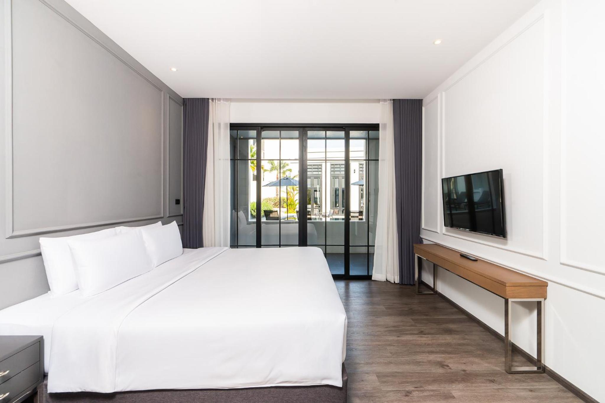 One-Bedroom Suite with Pool Access - Photo 10