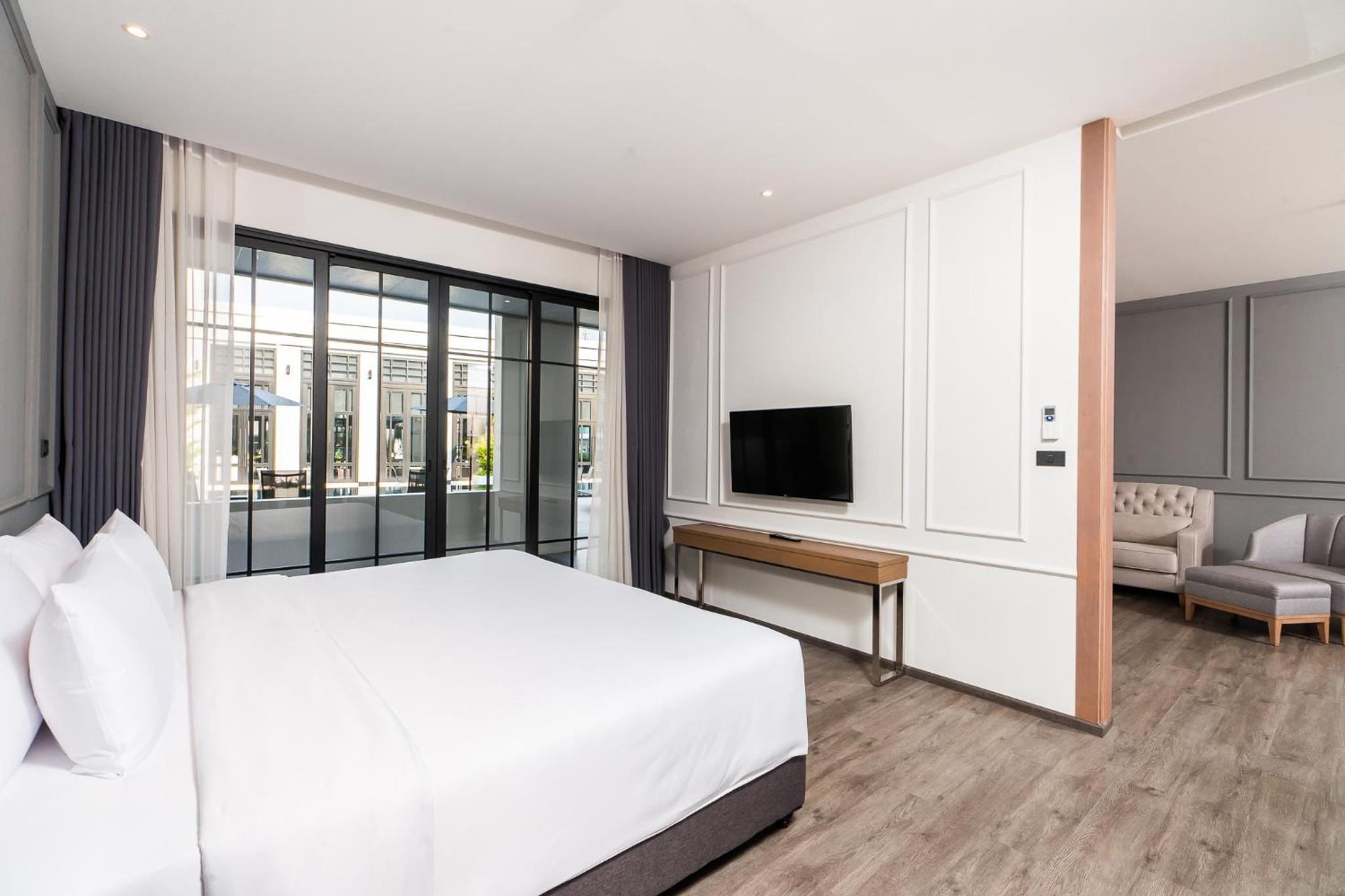 One-Bedroom Suite with Pool Access - Photo 21