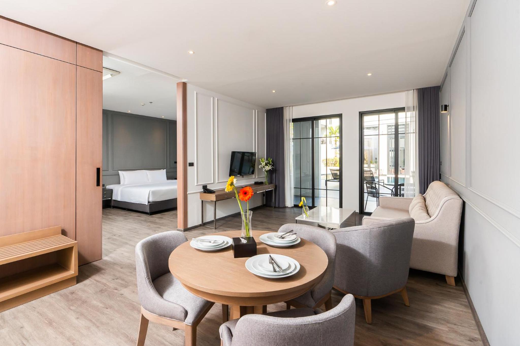One-Bedroom Suite with Pool Access - Photo 18