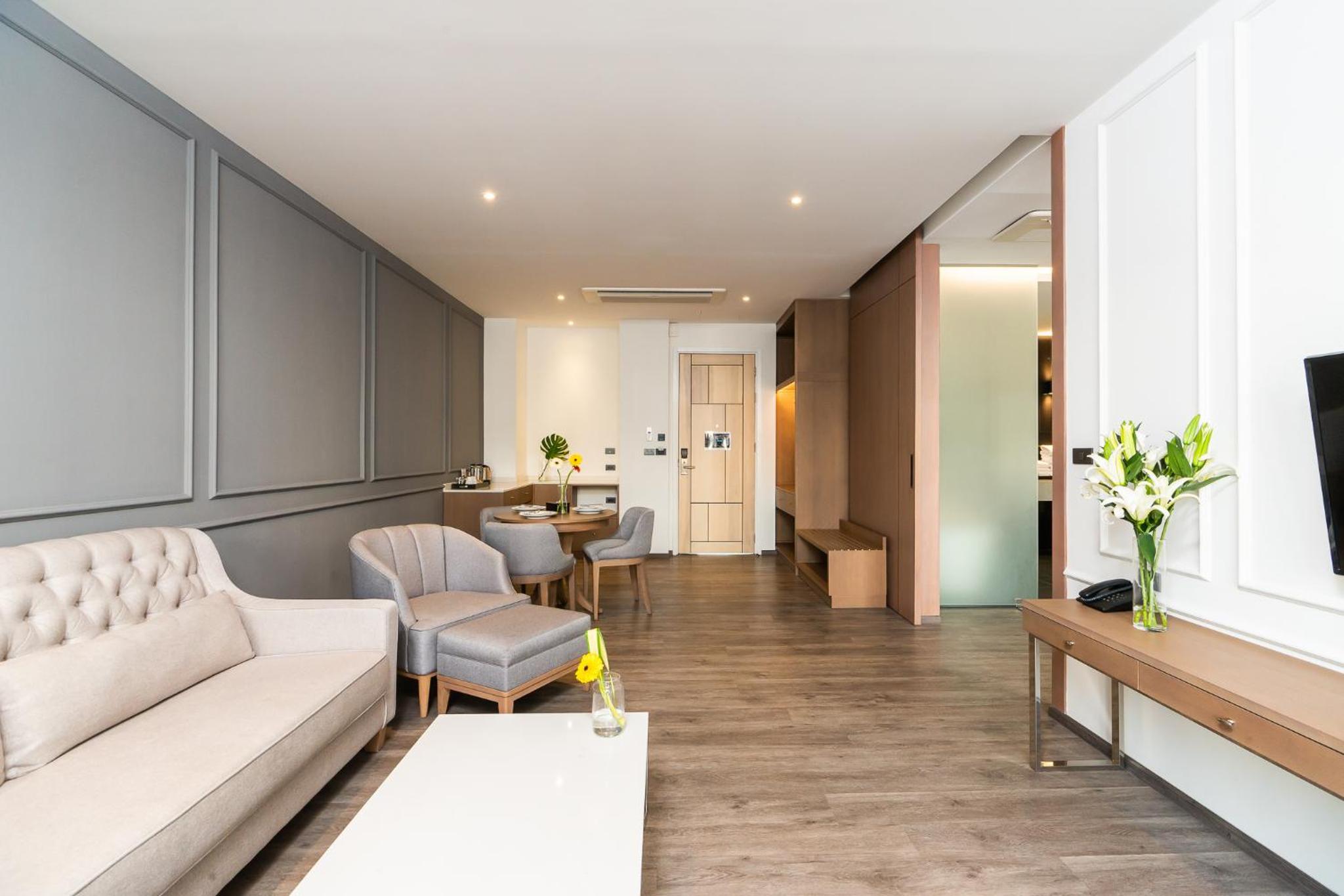 One-Bedroom Suite with Pool Access - Photo 17