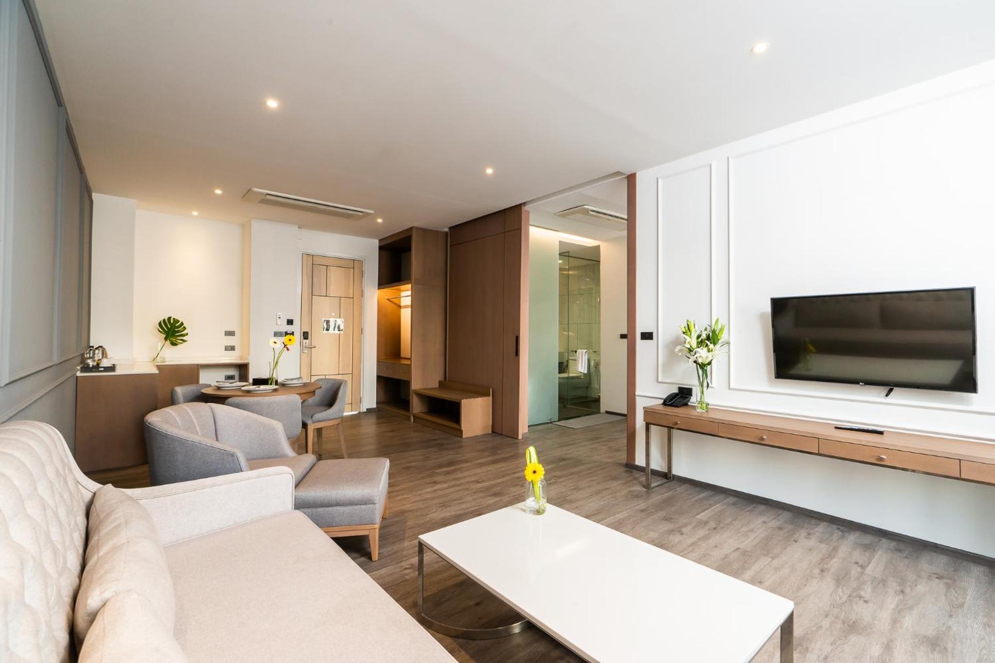 One-Bedroom Suite with Pool Access - Photo 19