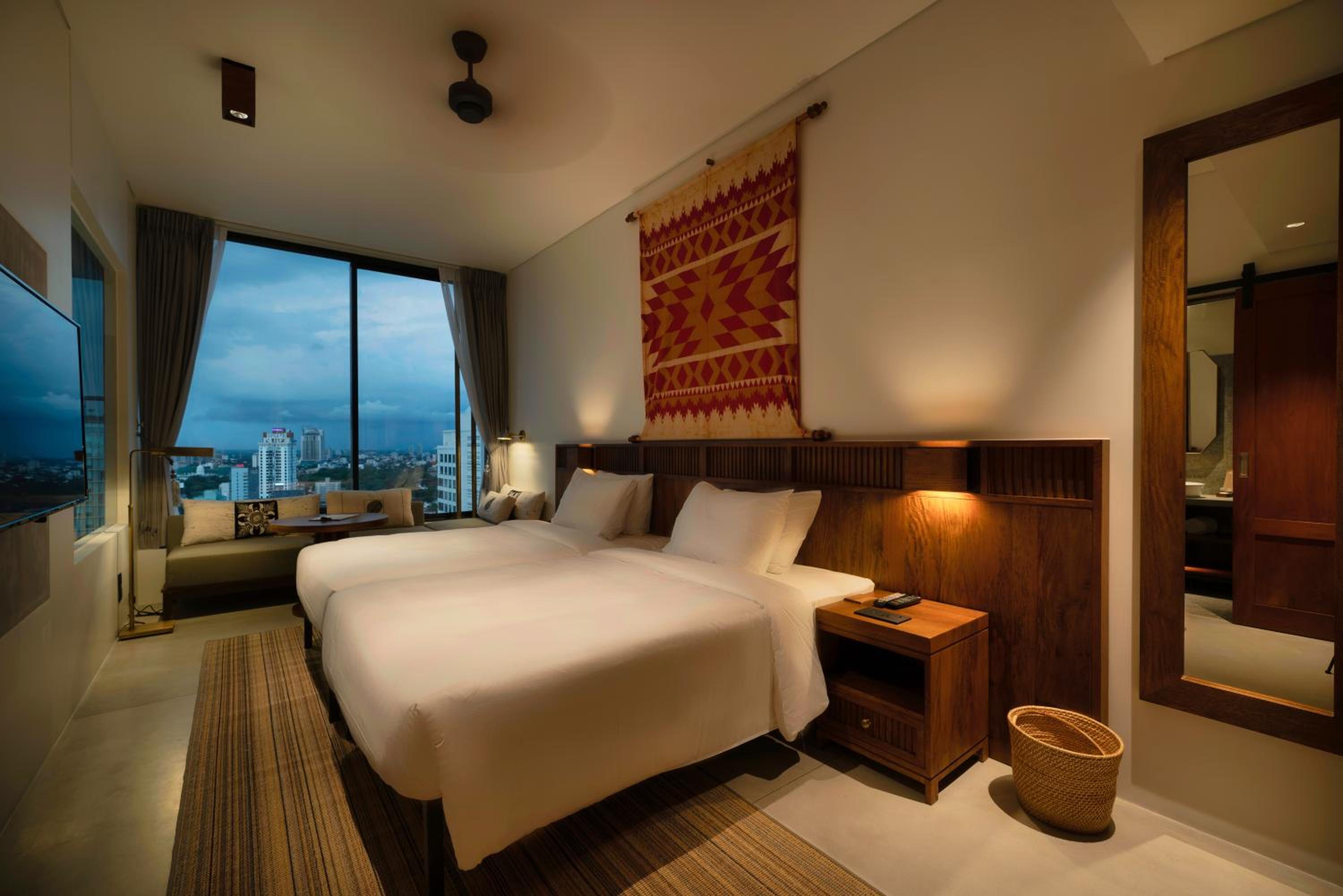Deluxe Twin City View Room - Photo 6