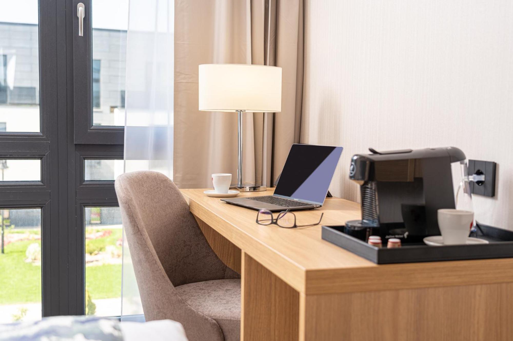 Double Room with Balcony - Photo 4