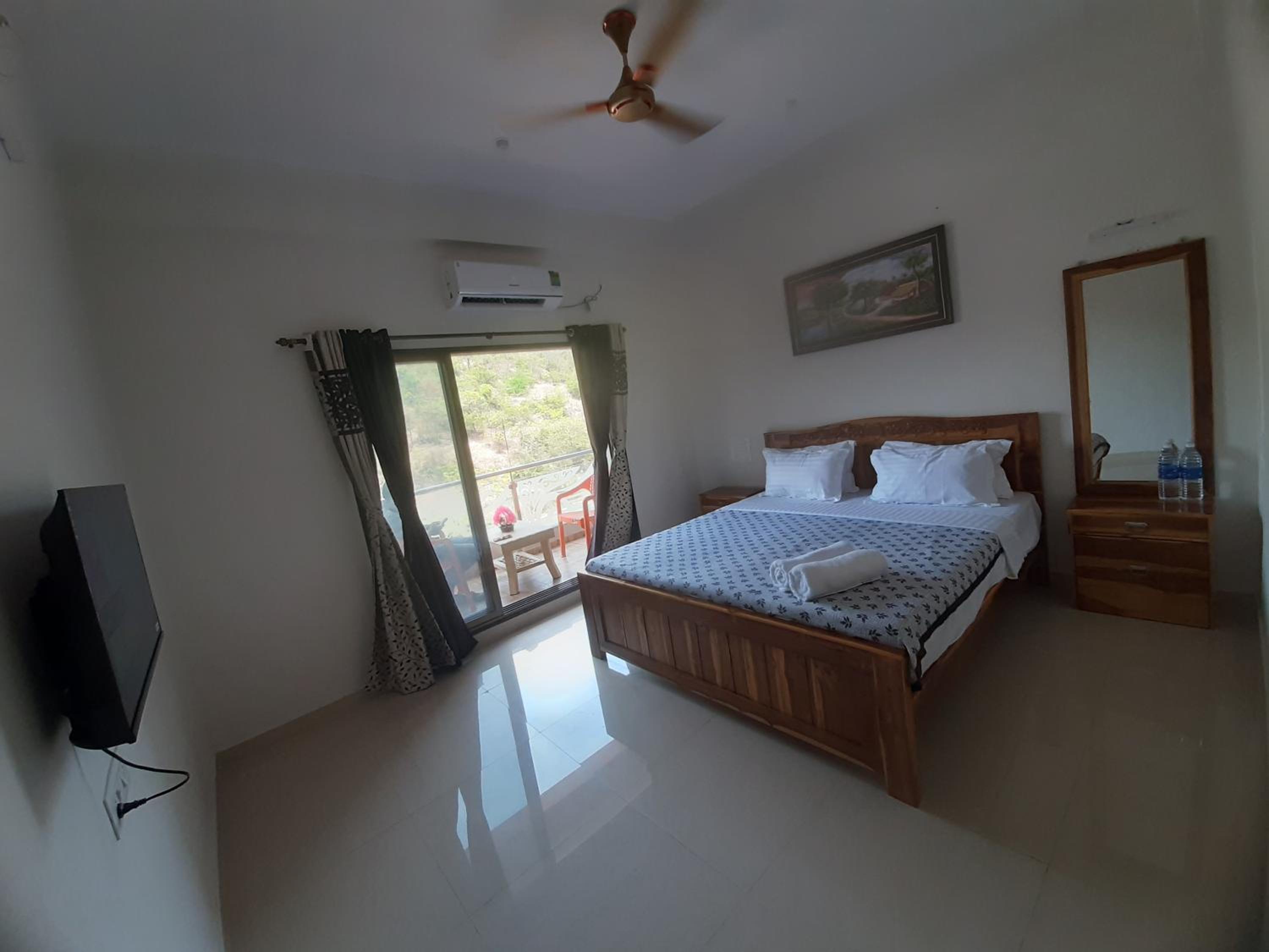 King Room with Mountain View photo 3