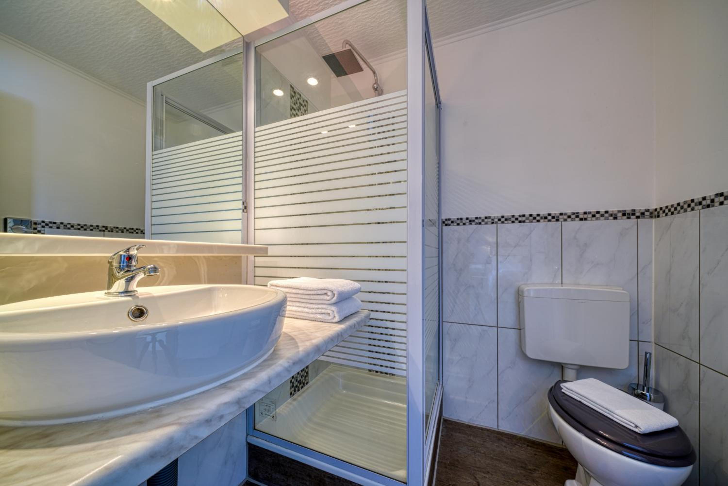 Single Room with Lake View photo 2